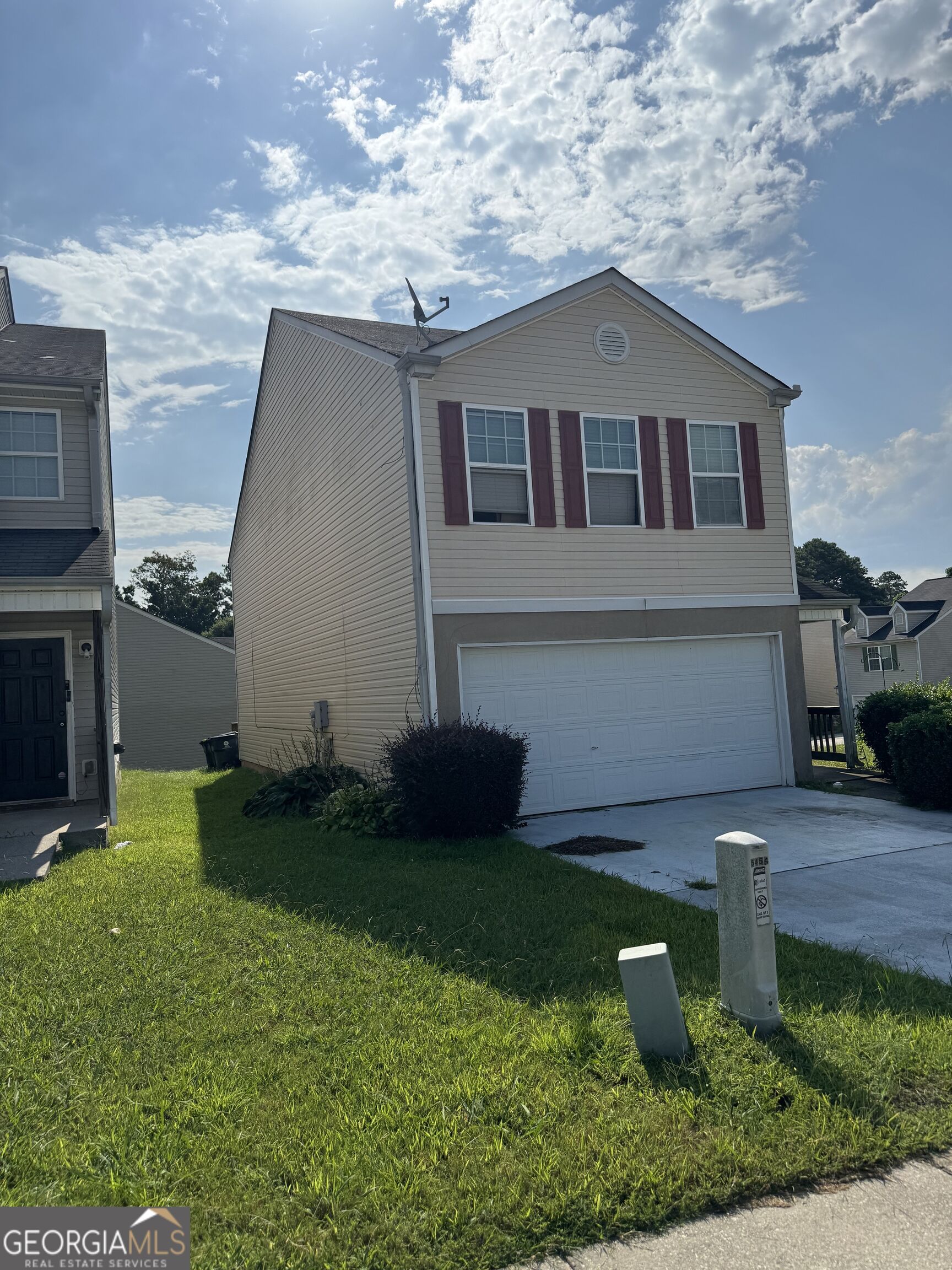 5458 Waterfall Court Property Photo 2