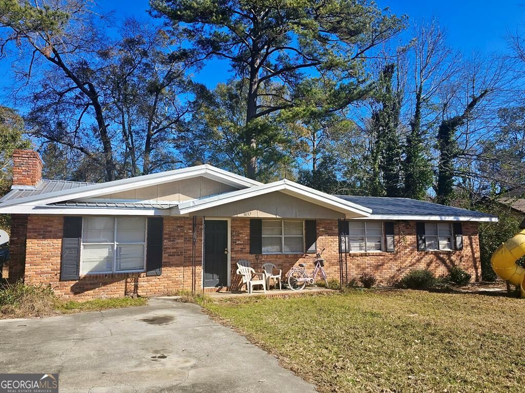 1437 Peach Street Property Photo 1