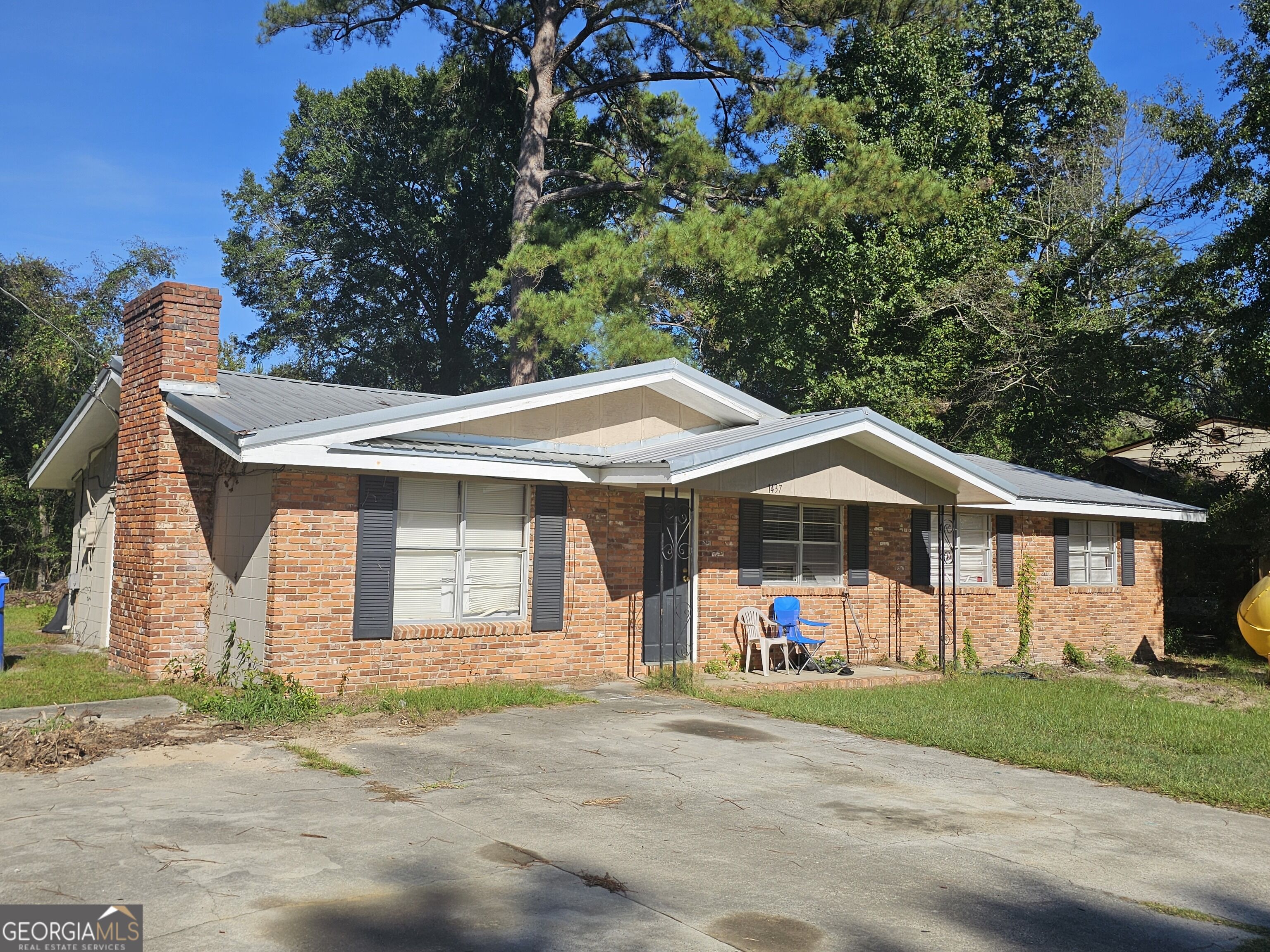 1437 Peach Street Property Photo 1