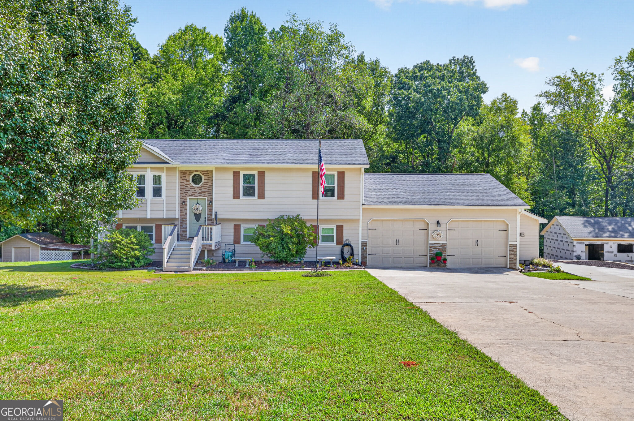 2475 Azalea Drive Property Photo 1