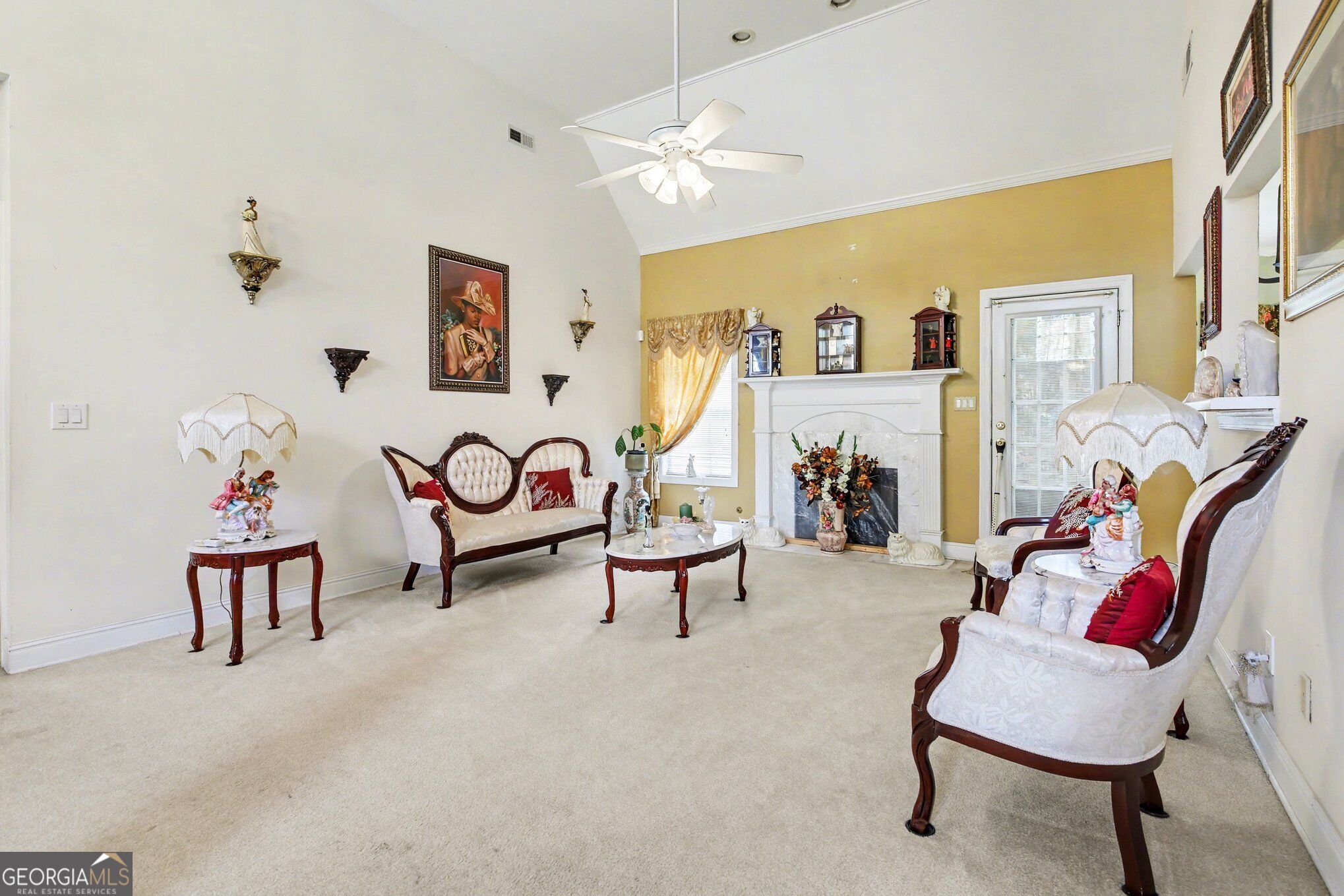 1041 Olive Drive Property Photo 4