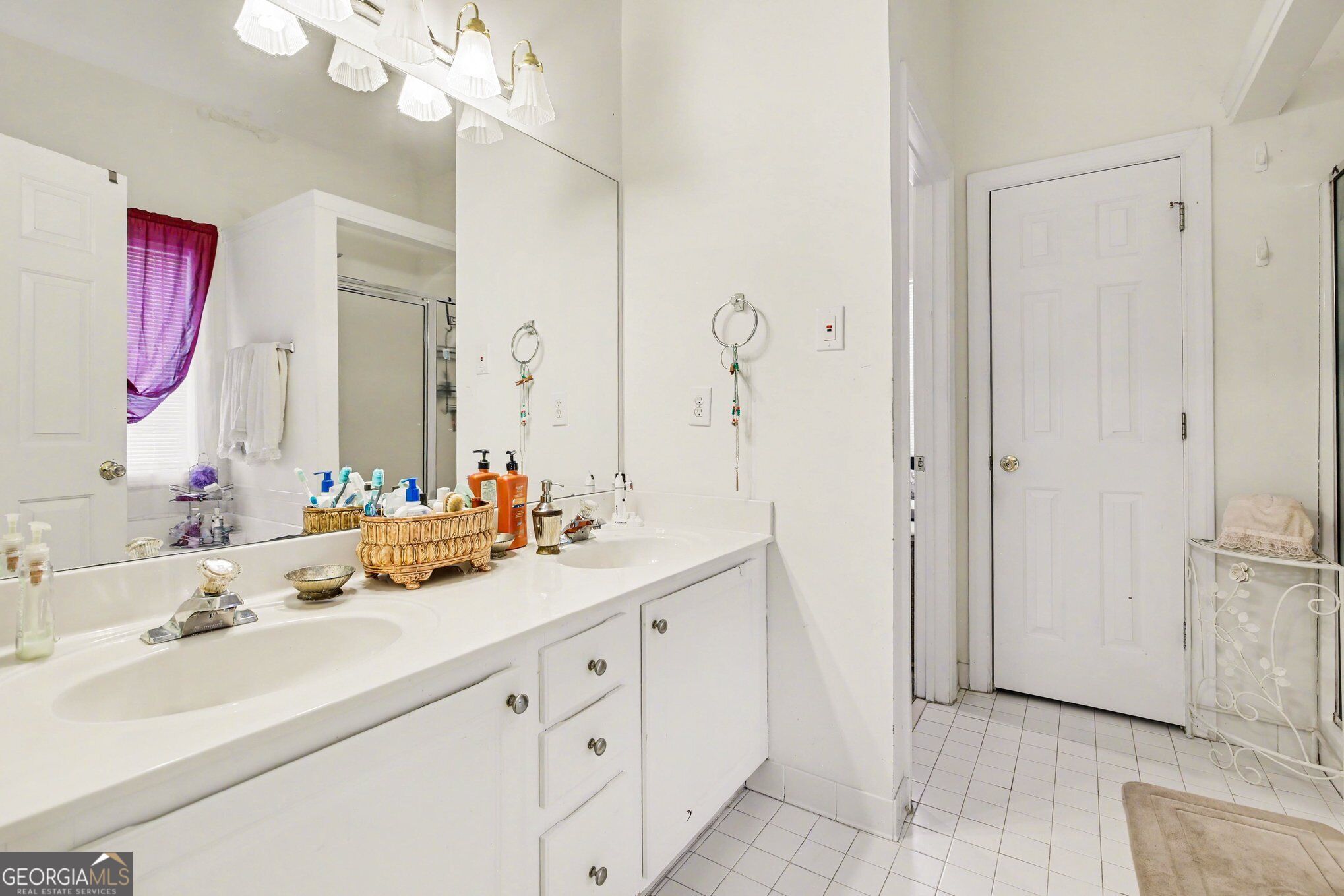 1041 Olive Drive Property Photo 14