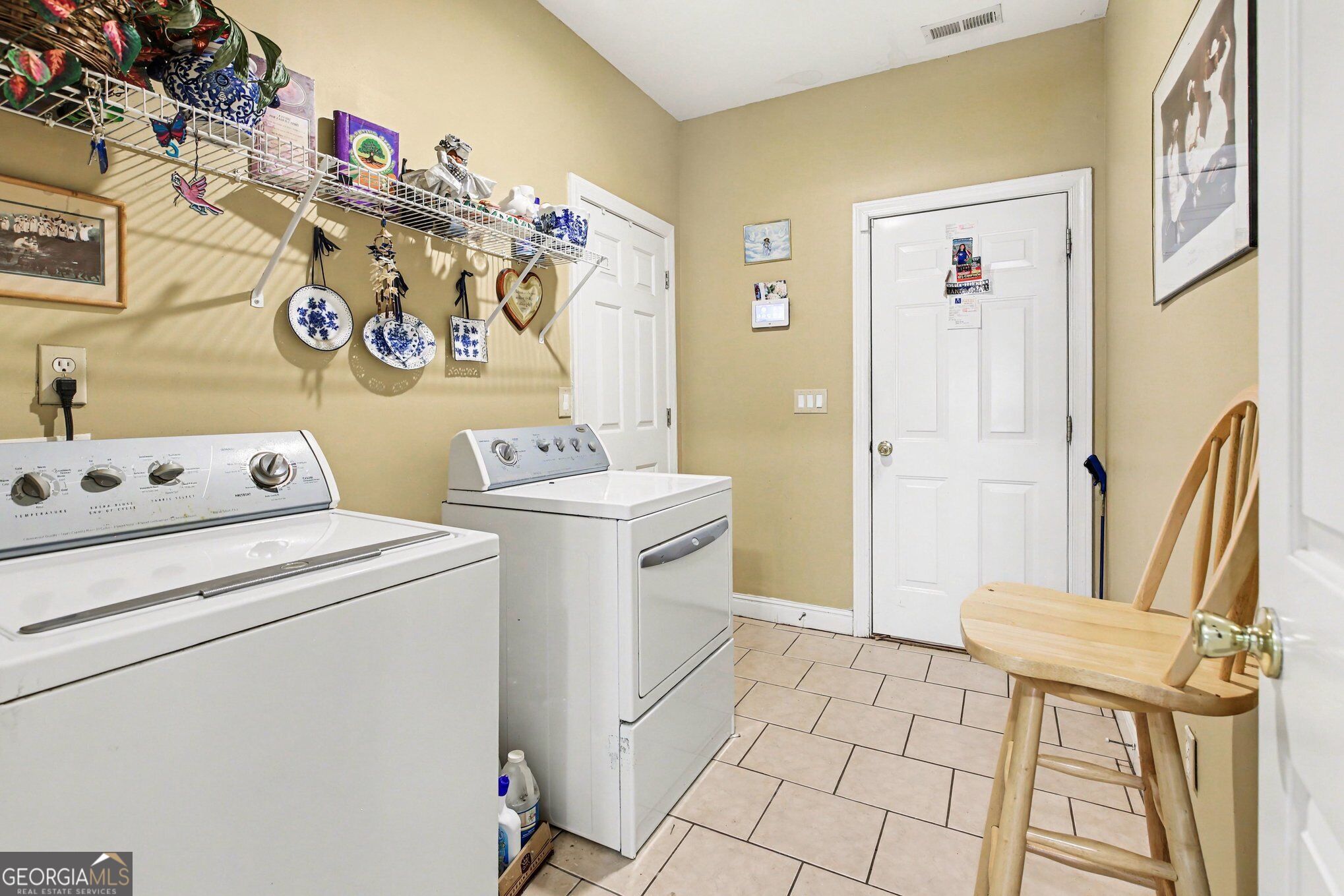 1041 Olive Drive Property Photo 17