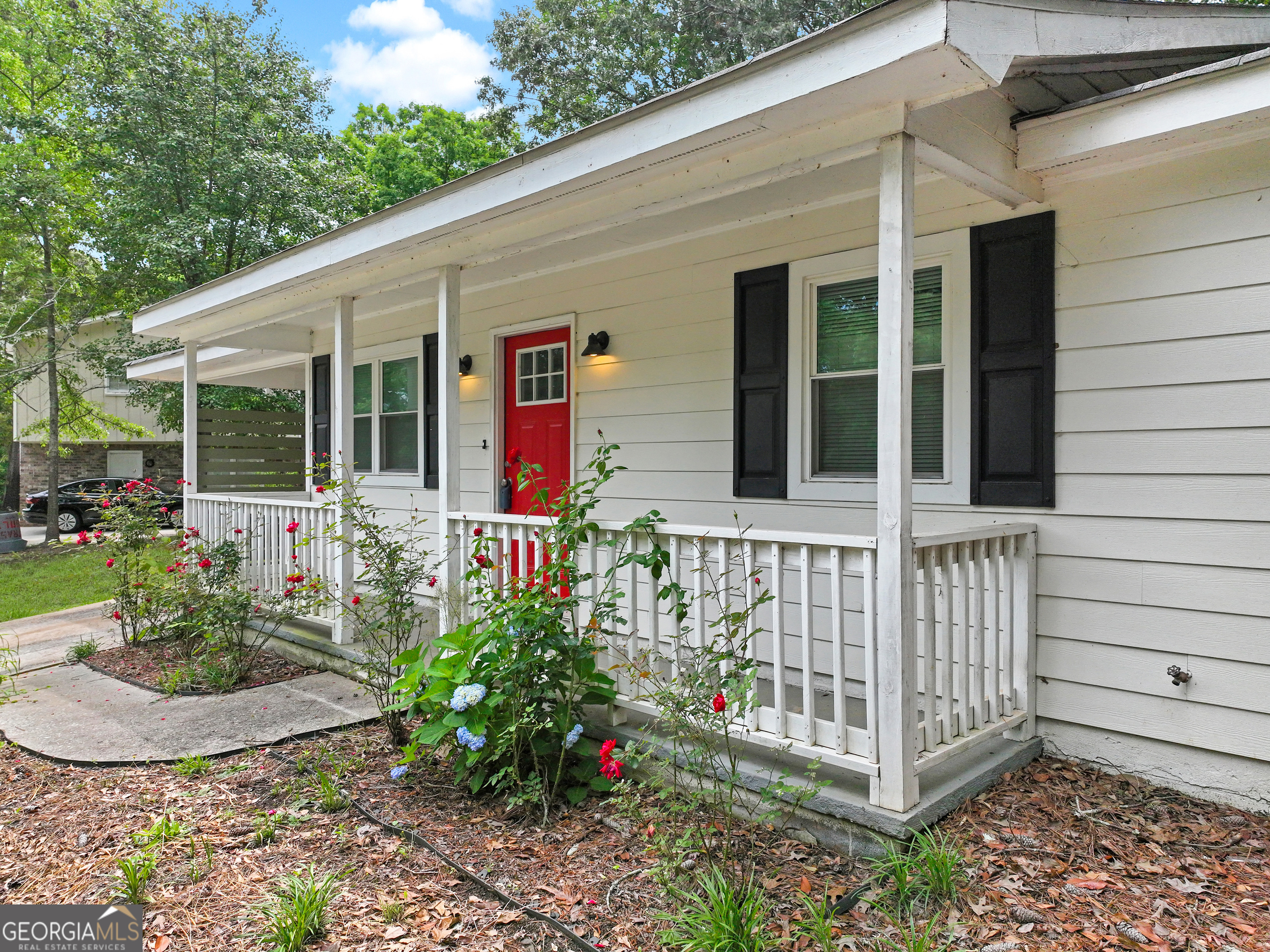675 Lakeridge Drive Property Photo 3