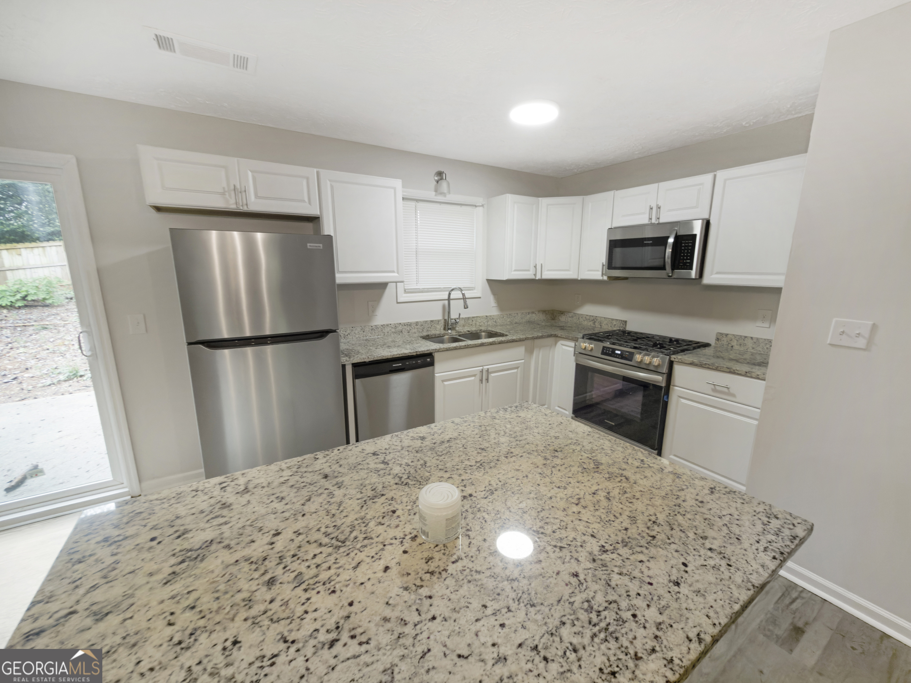 675 Lakeridge Drive Property Photo 6