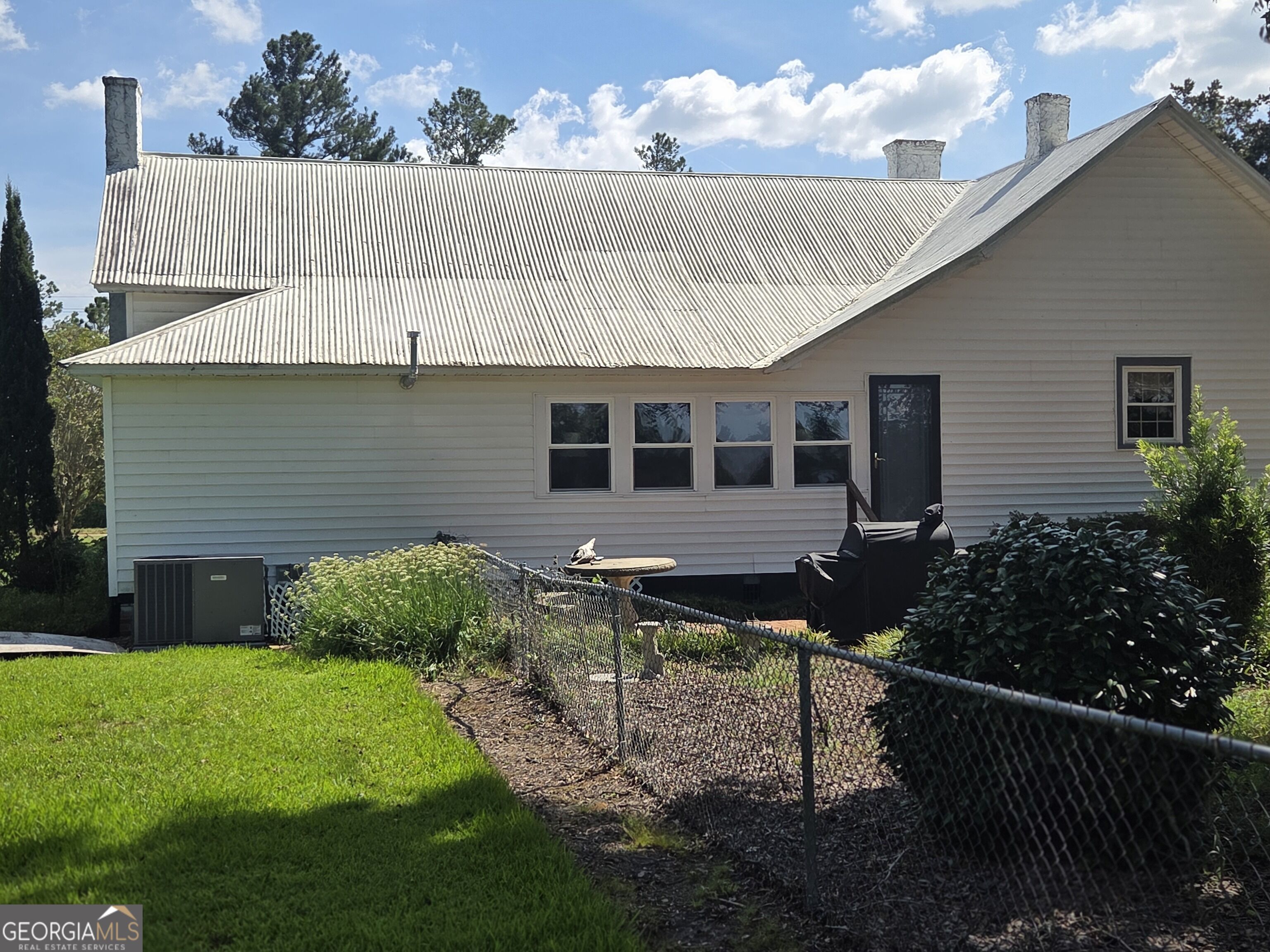 981 Bells Ferry Road Property Photo 3