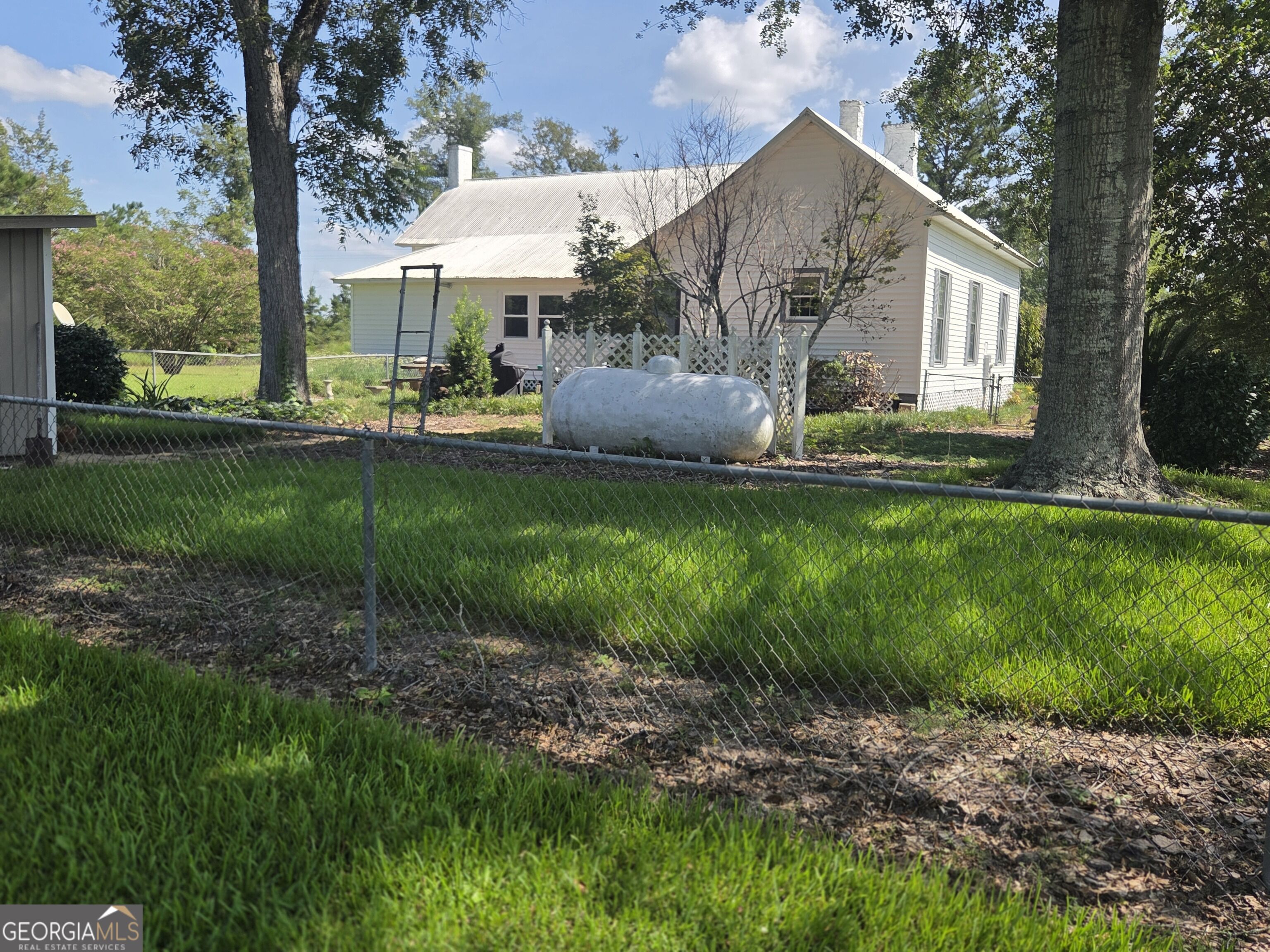 981 Bells Ferry Road Property Photo 4