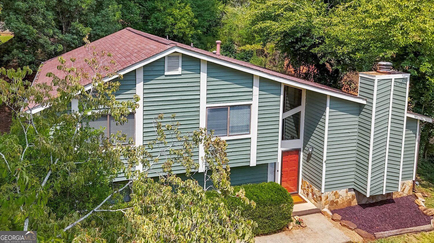 6565 Oakwood Drive Property Photo 2