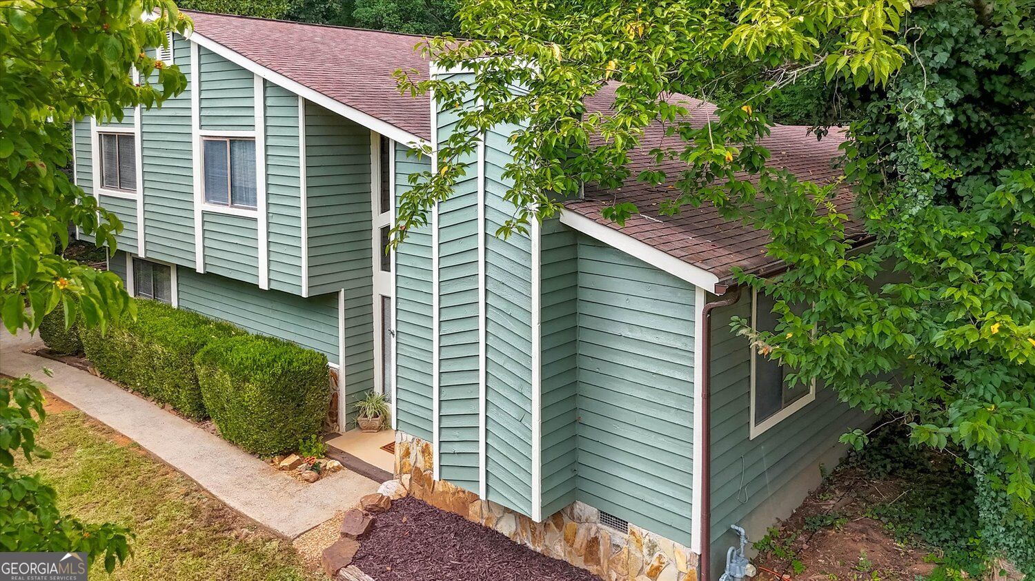 6565 Oakwood Drive Property Photo 3