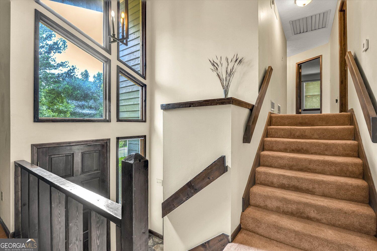 6565 Oakwood Drive Property Photo 4