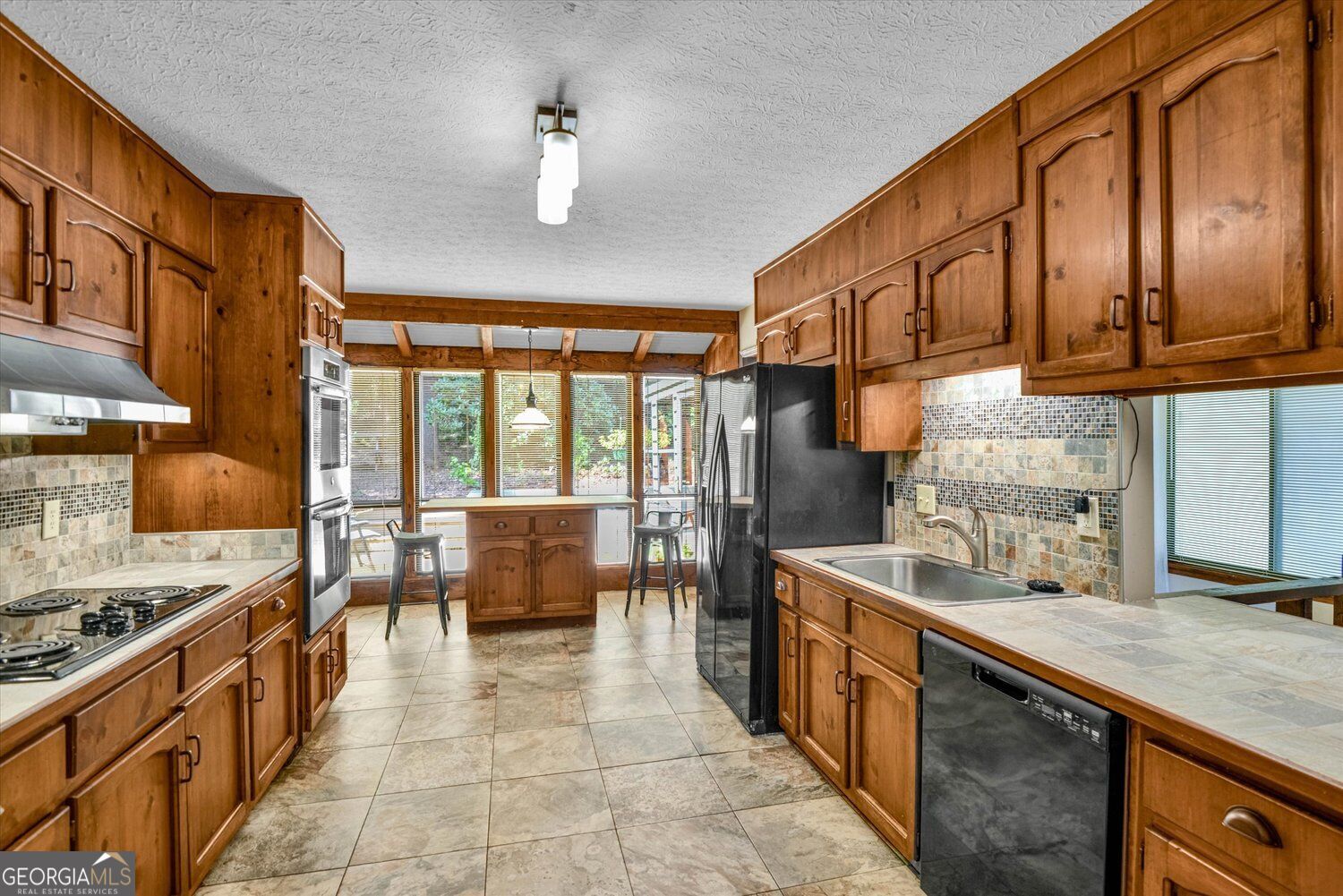 6565 Oakwood Drive Property Photo 12