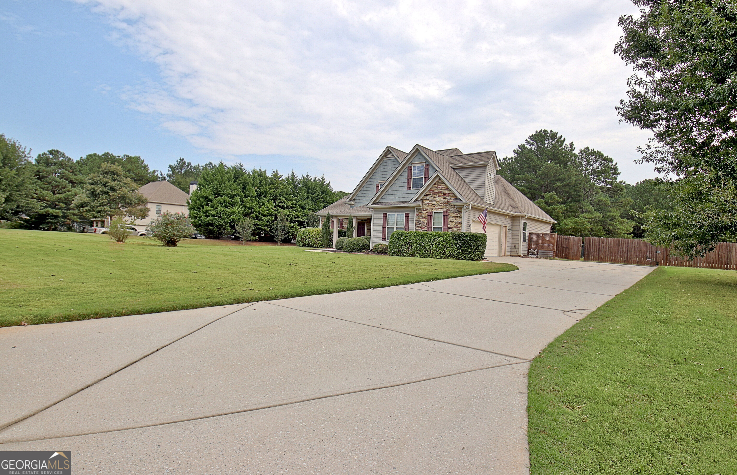 154 Fieldstone Farms Drive Property Photo 4