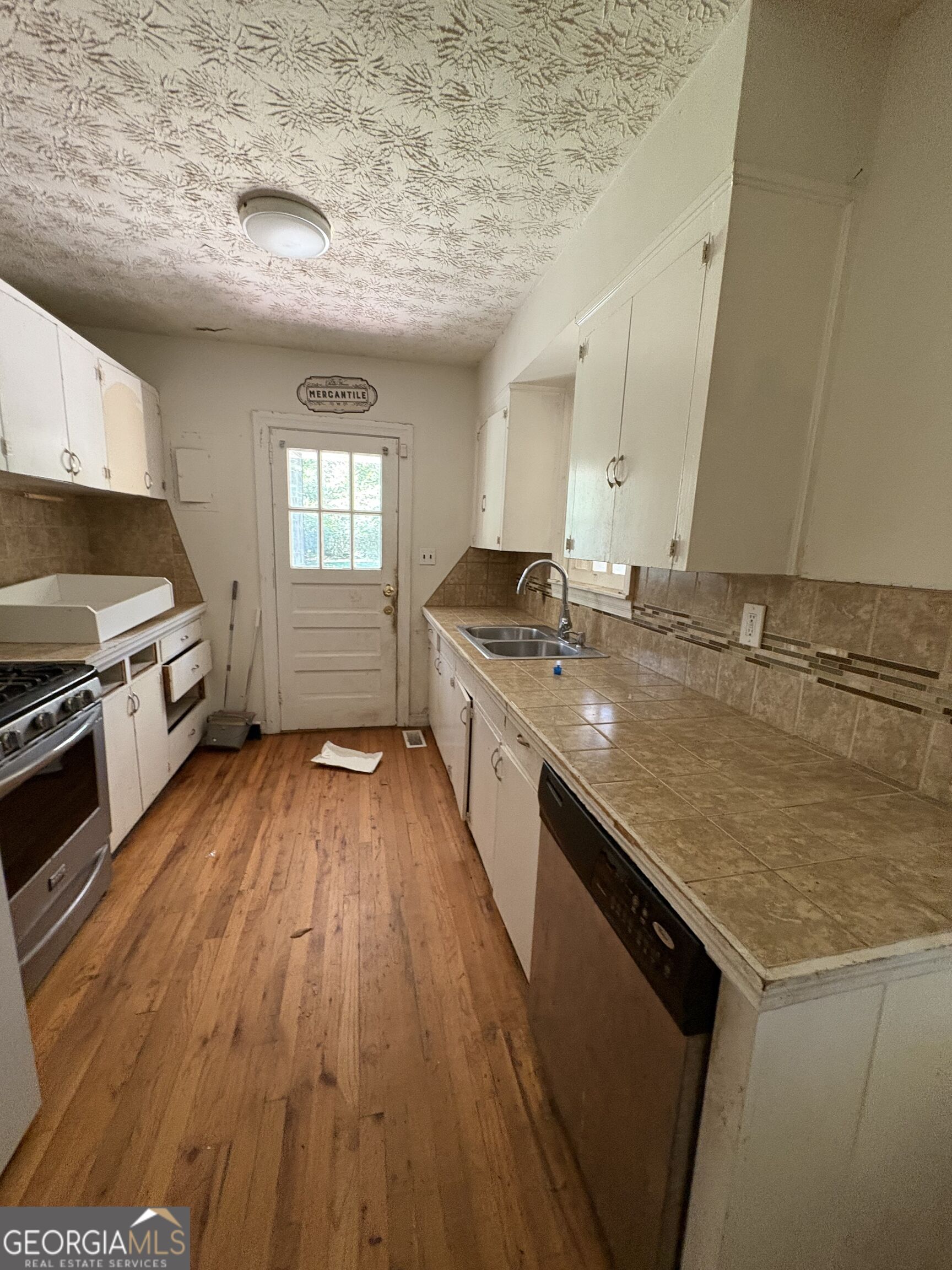 4075 Edgewood Circle Property Photo 3