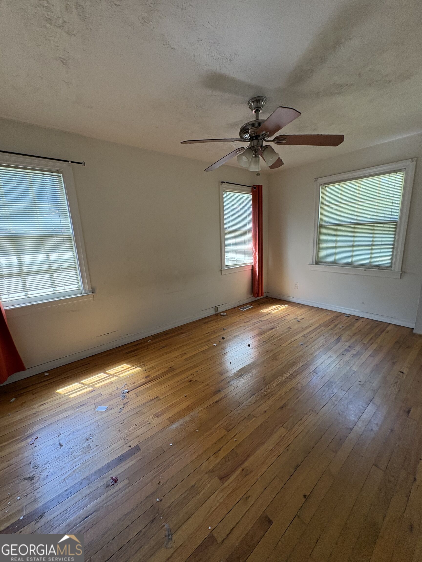 4075 Edgewood Circle Property Photo 5