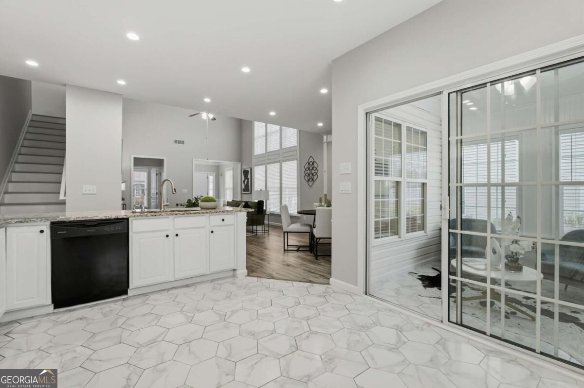 4245 Prince Charles Drive Property Photo 13