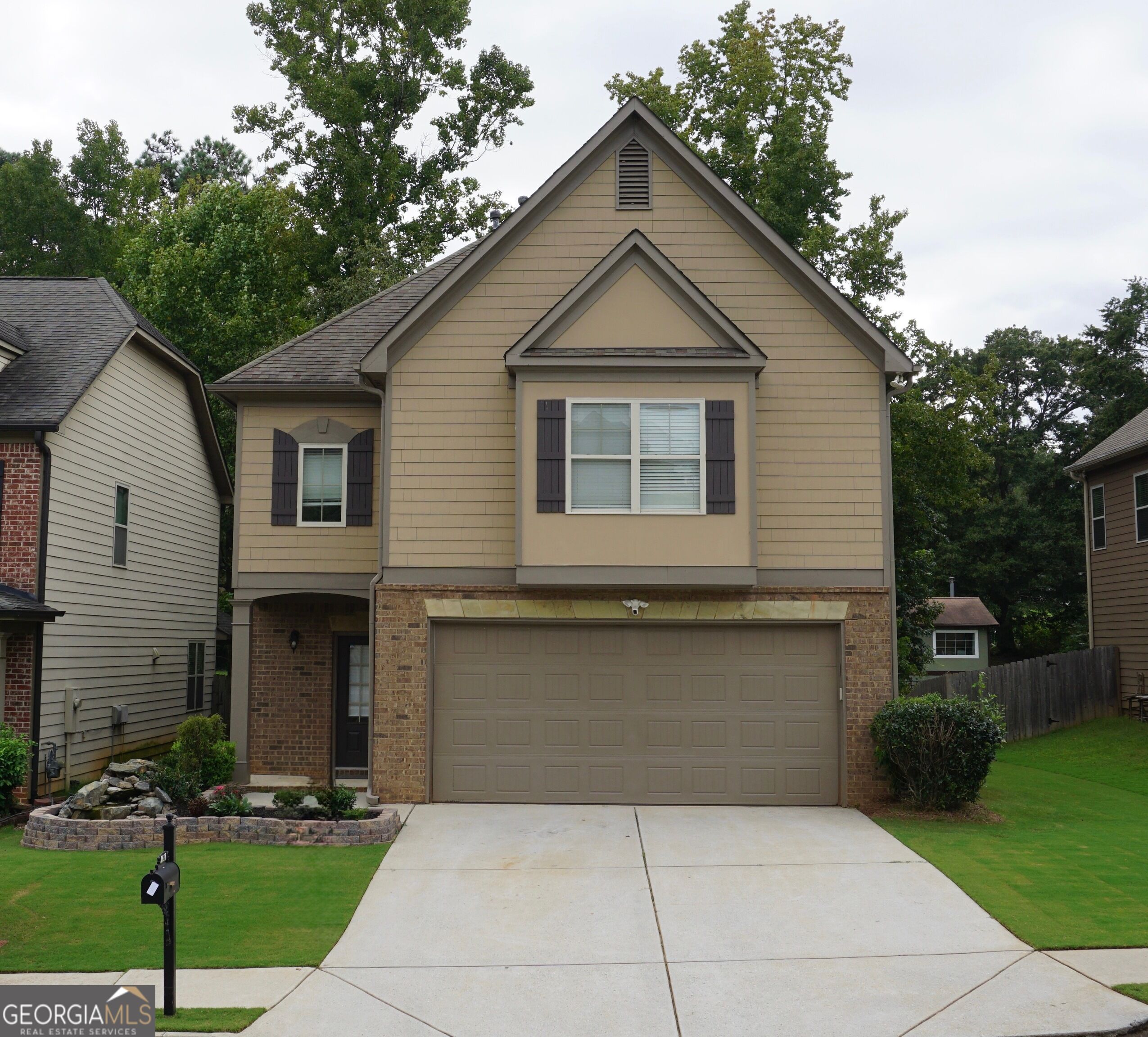 2618 Lake Manor Circle Property Photo 1
