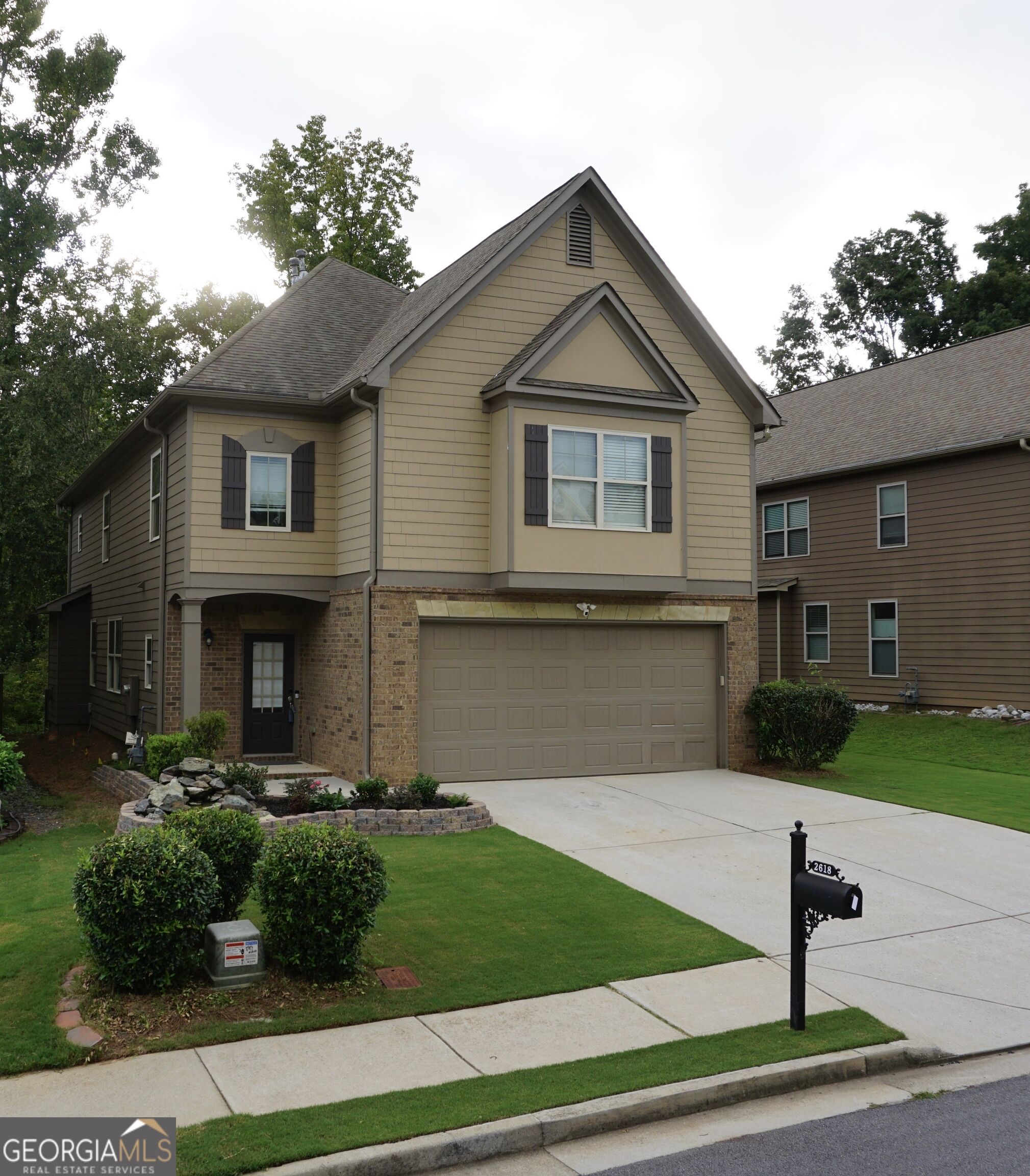 2618 Lake Manor Circle Property Photo 2