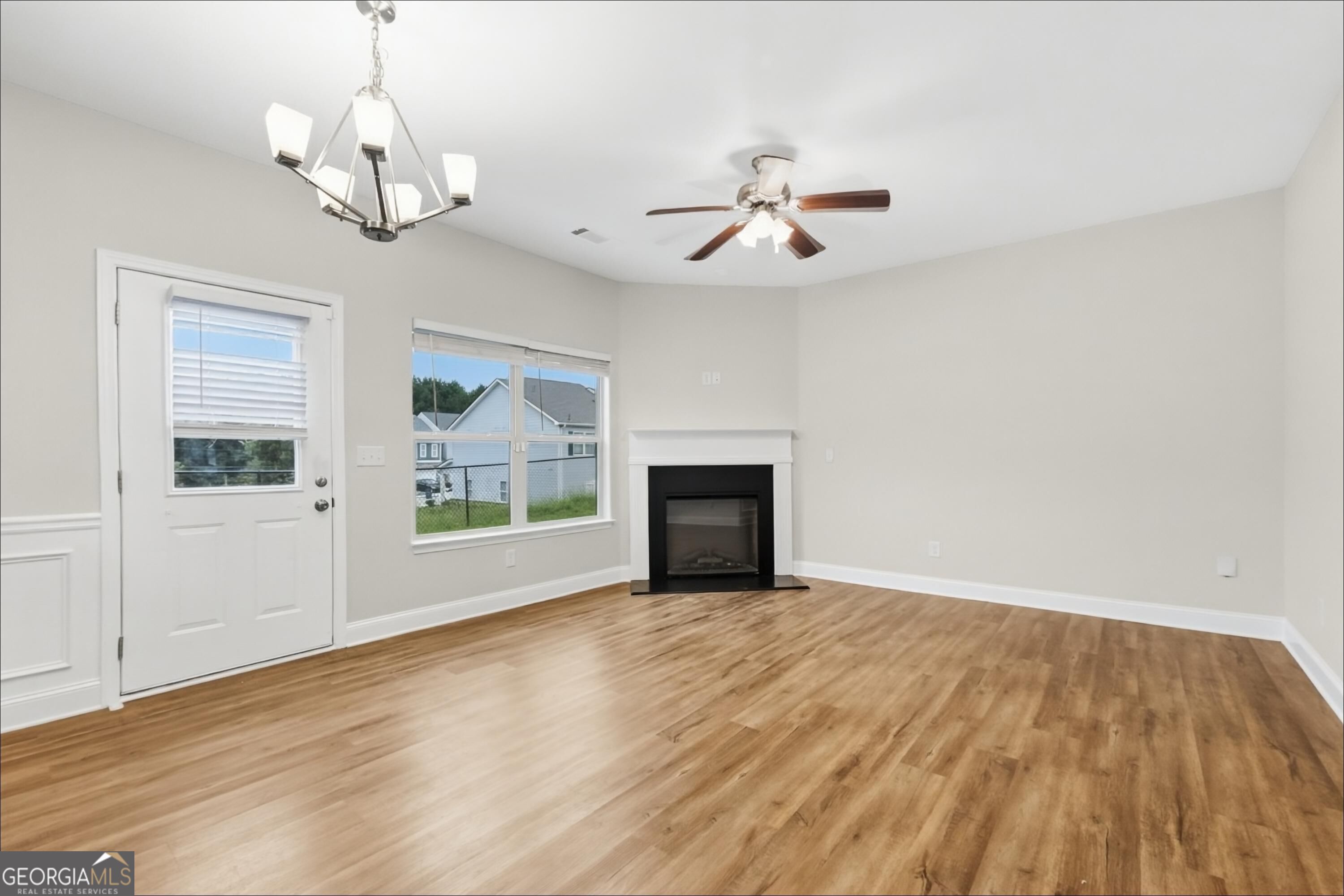 256 Leland Lane Property Photo 2