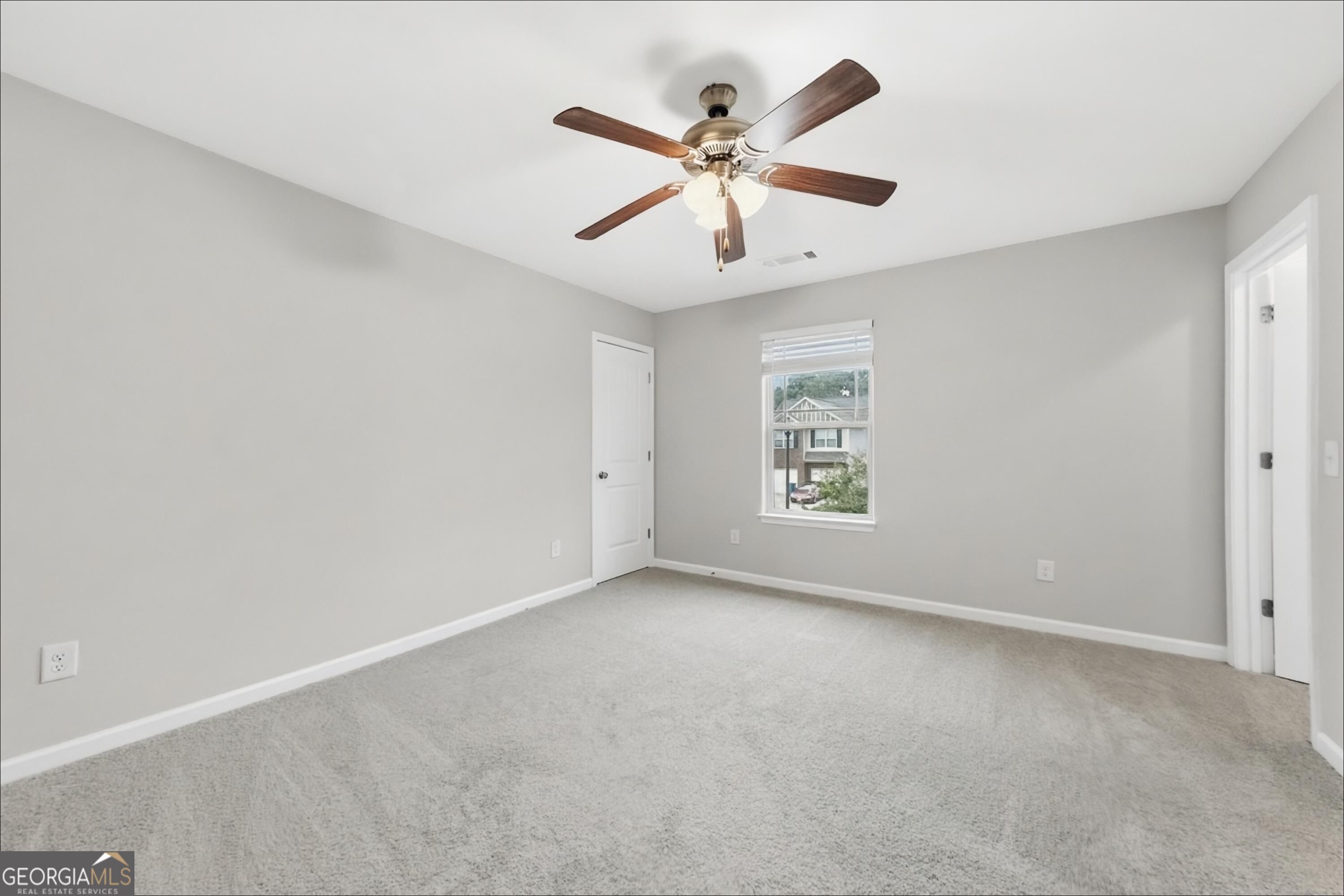 256 Leland Lane Property Photo 10