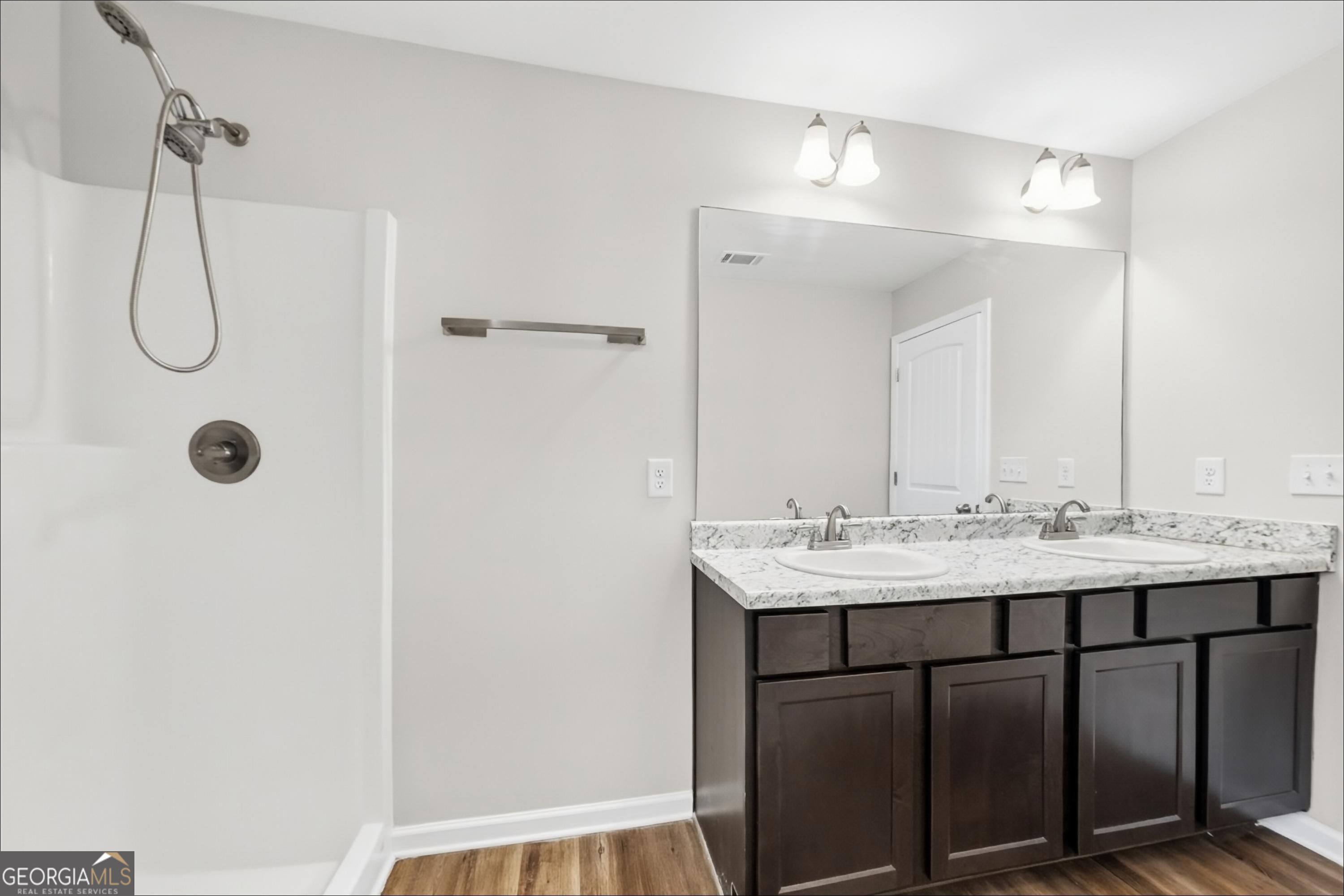 256 Leland Lane Property Photo 11