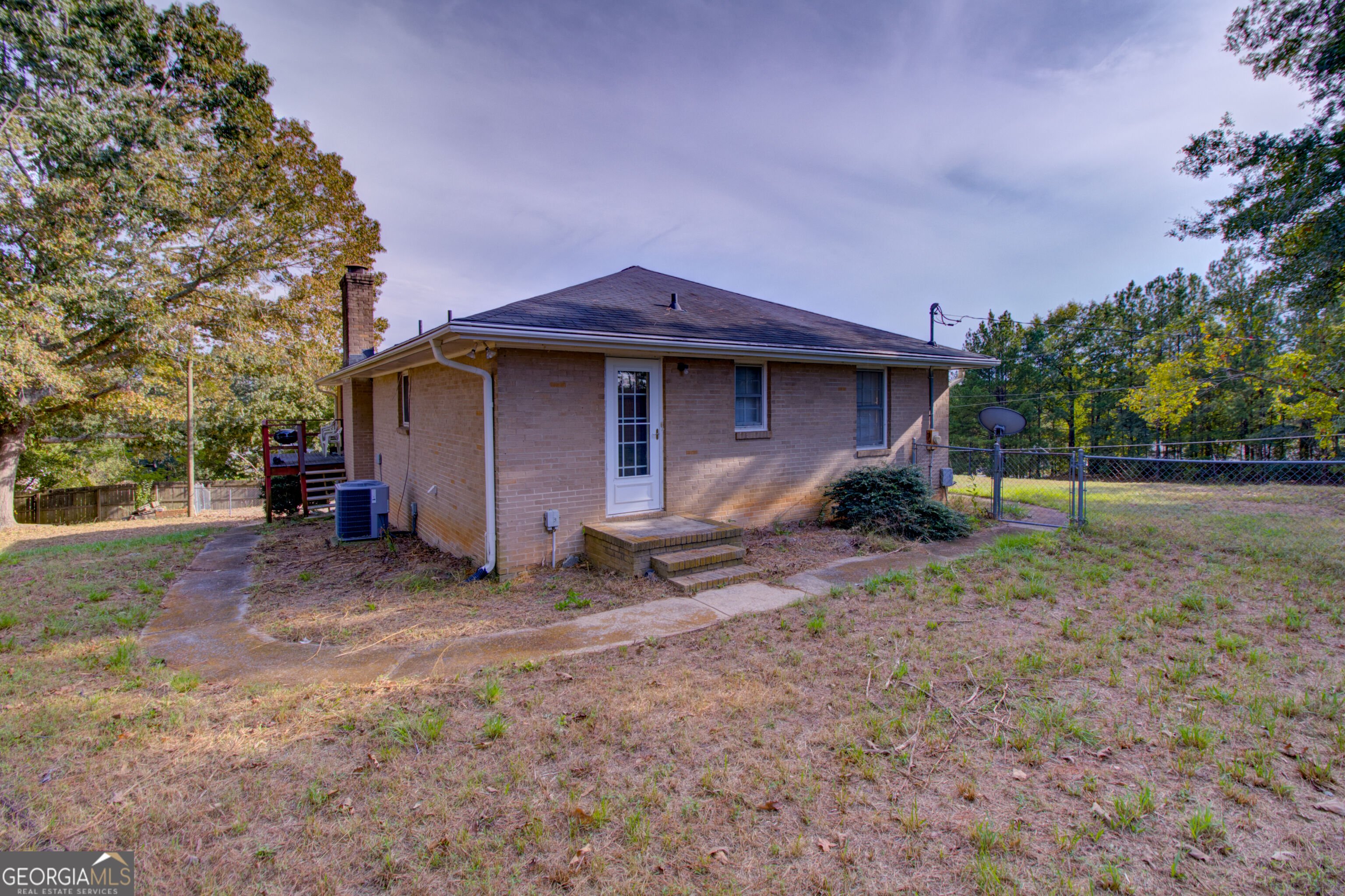 202 E Wright Street Property Photo 5