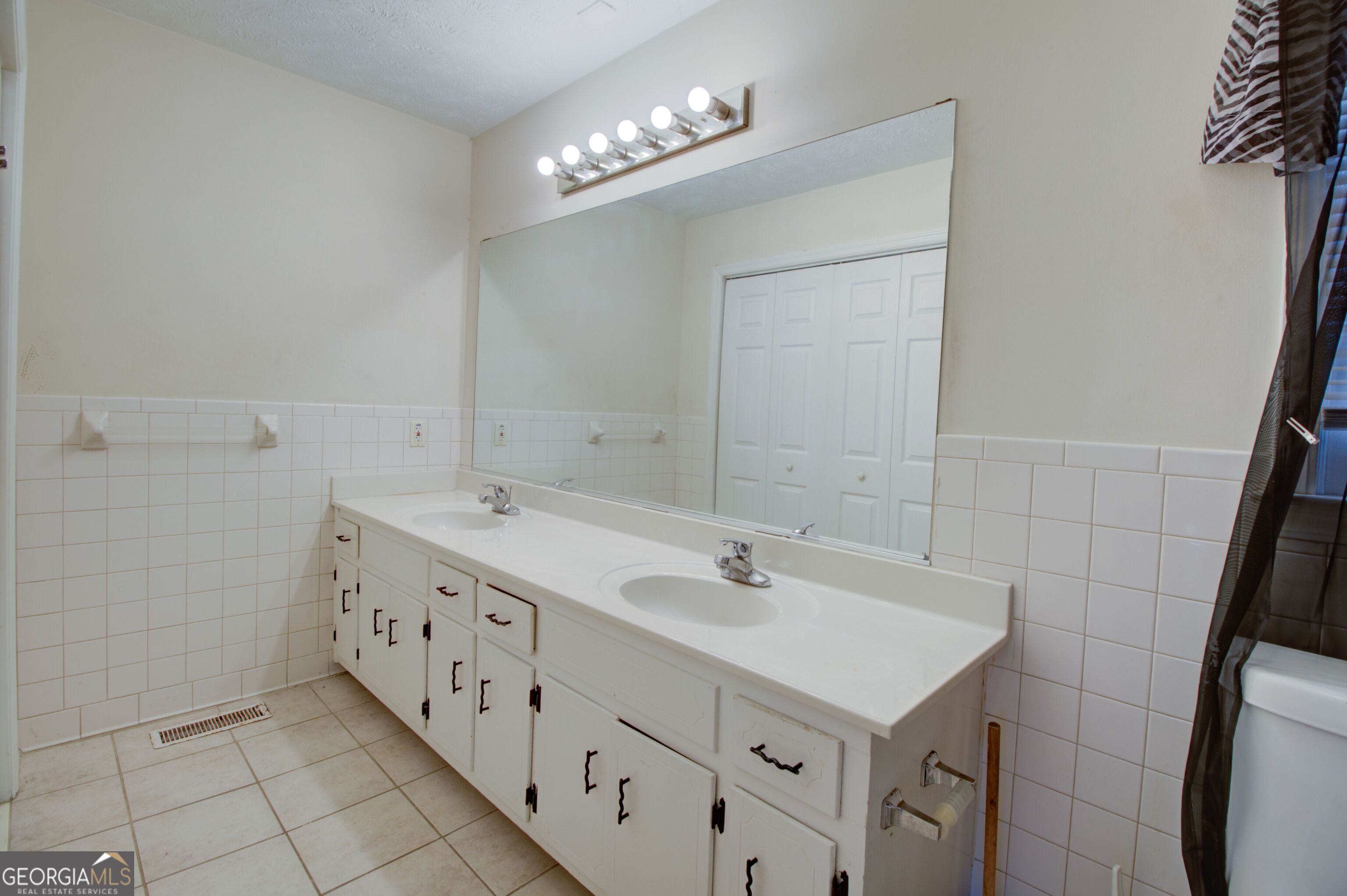 202 E Wright Street Property Photo 7
