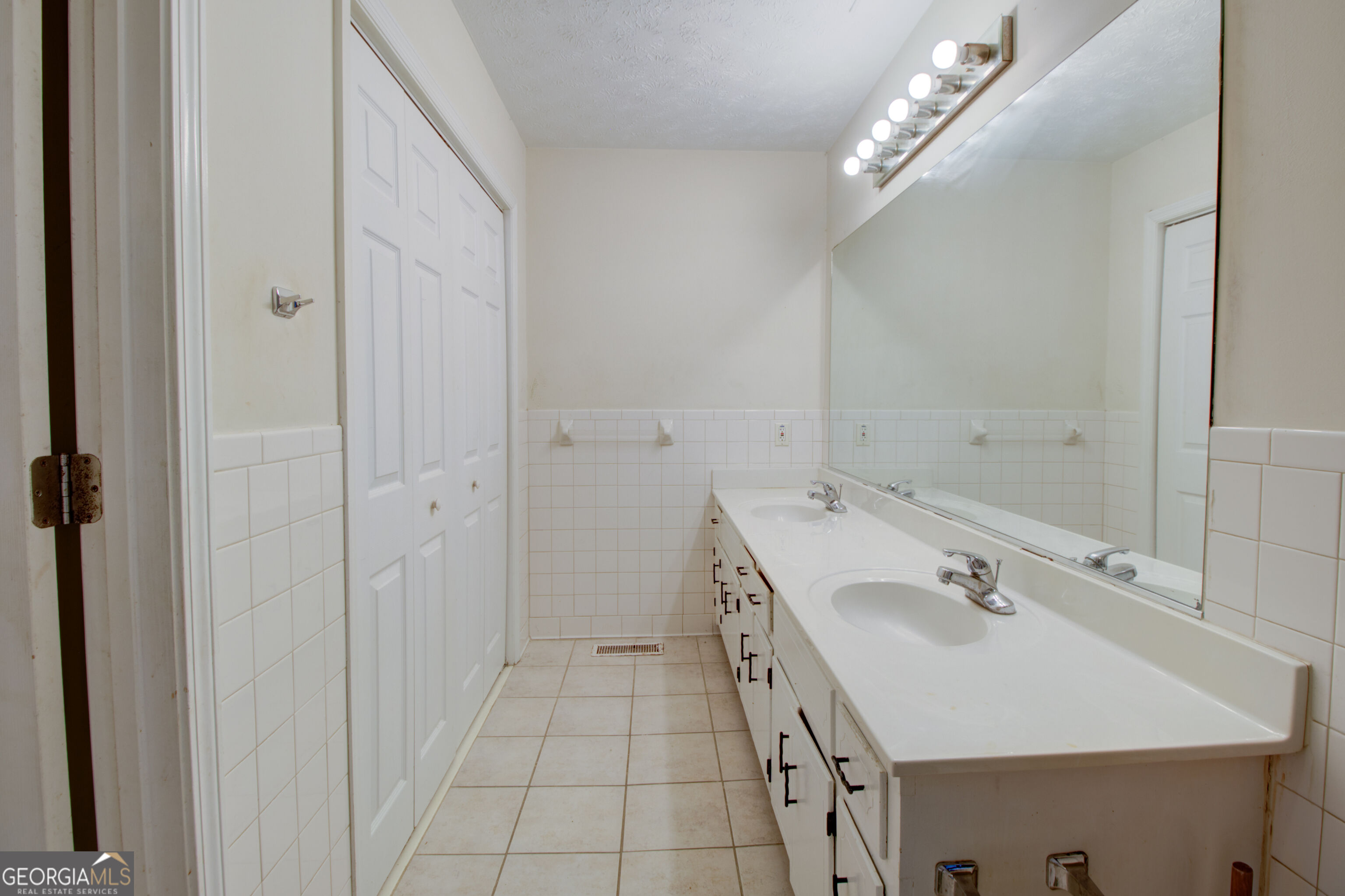202 E Wright Street Property Photo 11