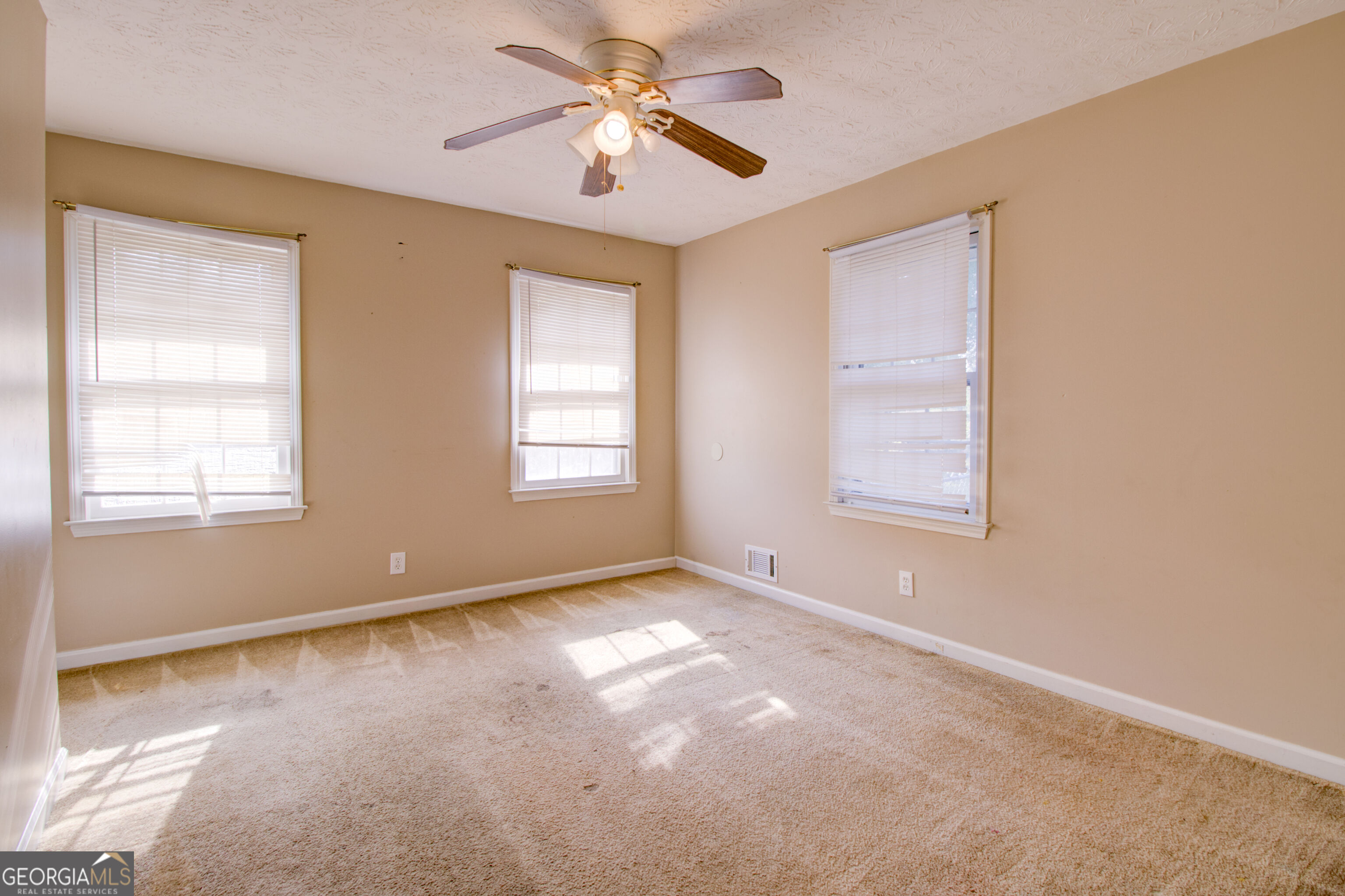 202 E Wright Street Property Photo 16