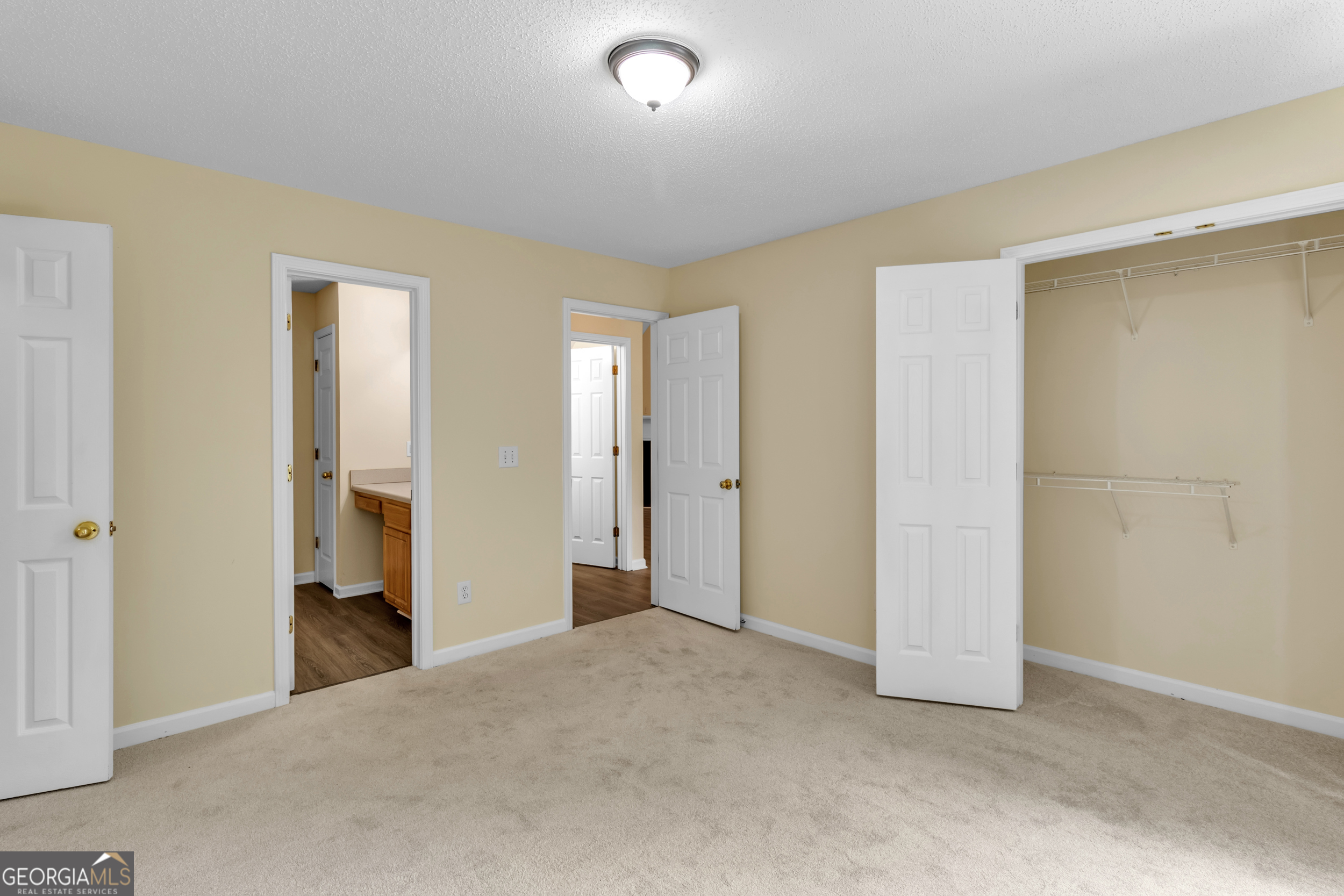 167 London Drive Property Photo 4