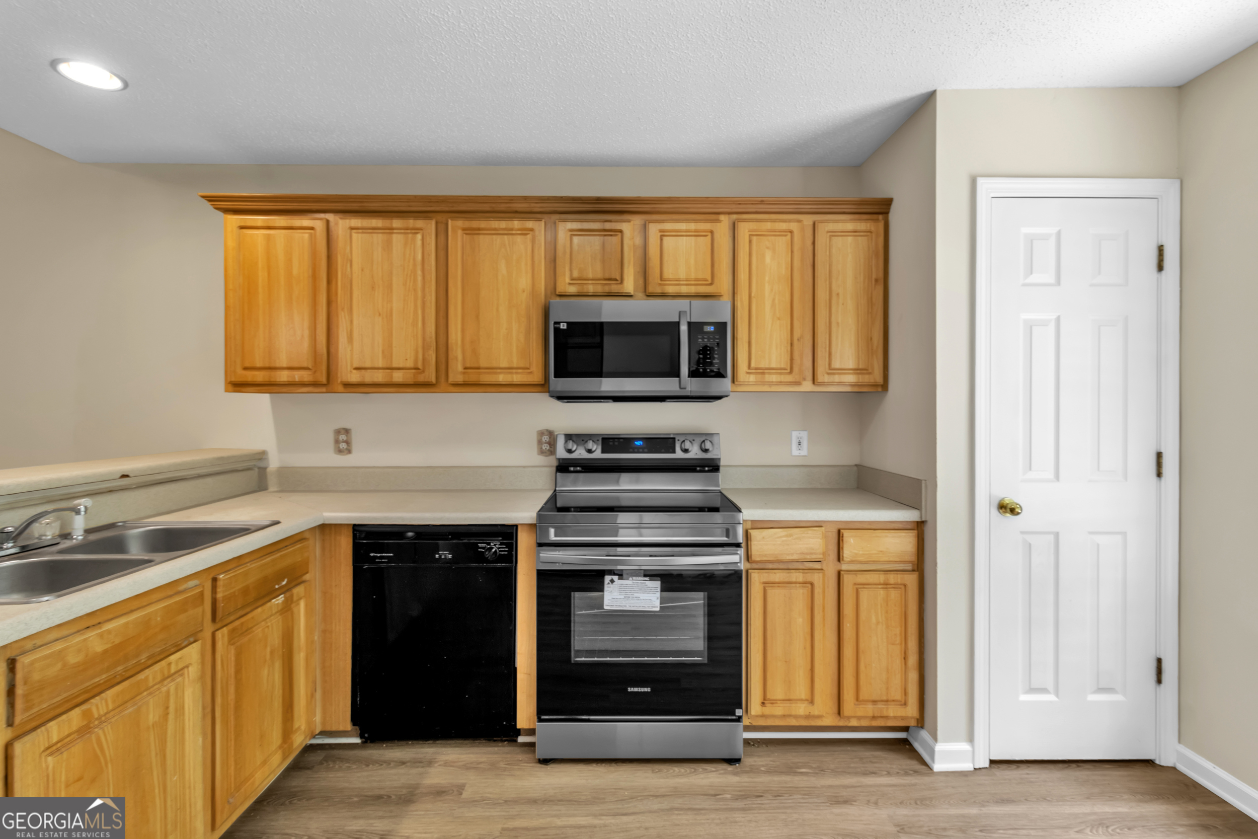167 London Drive Property Photo 11