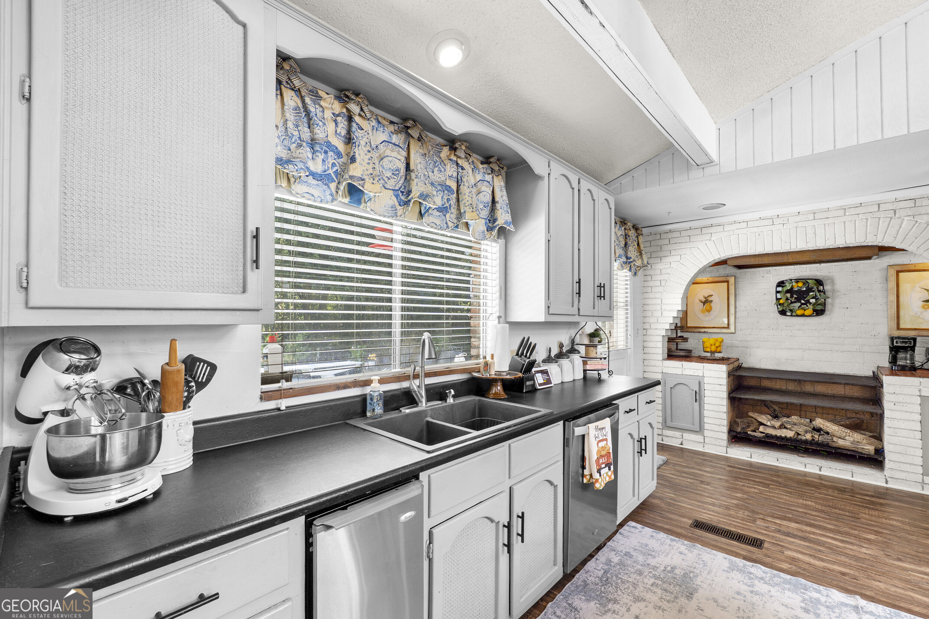 878 Captain Kell Drive Property Photo 3