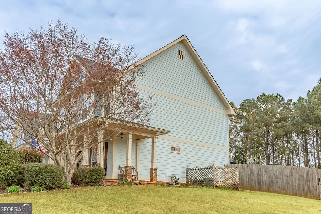 209 Suffolk Way Property Photo 5