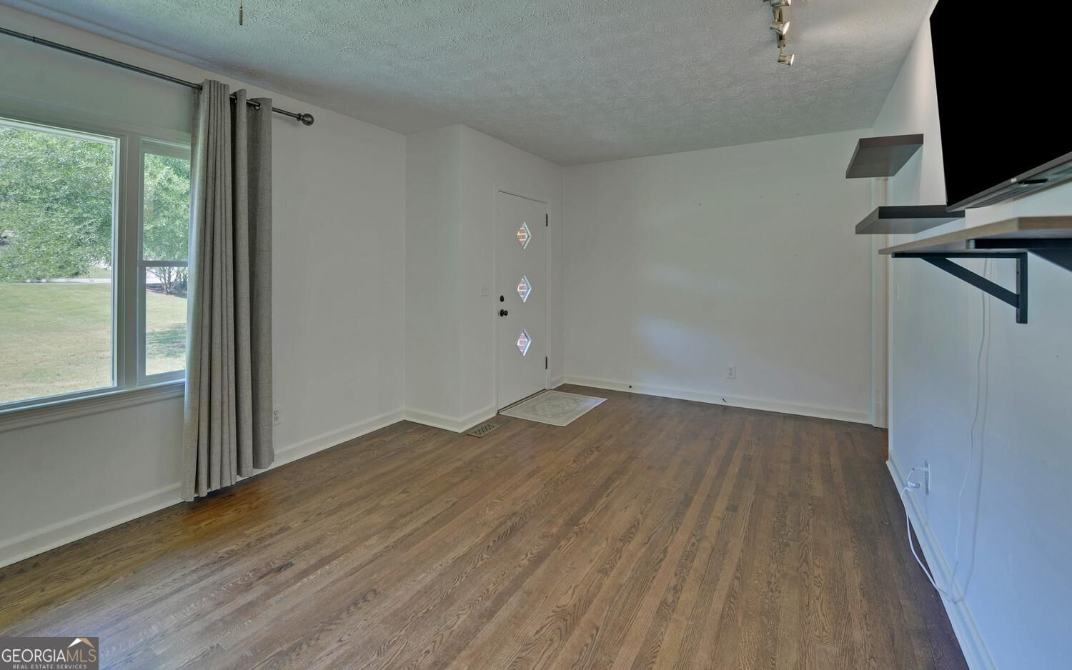1398 Cumberland Drive Property Photo 3