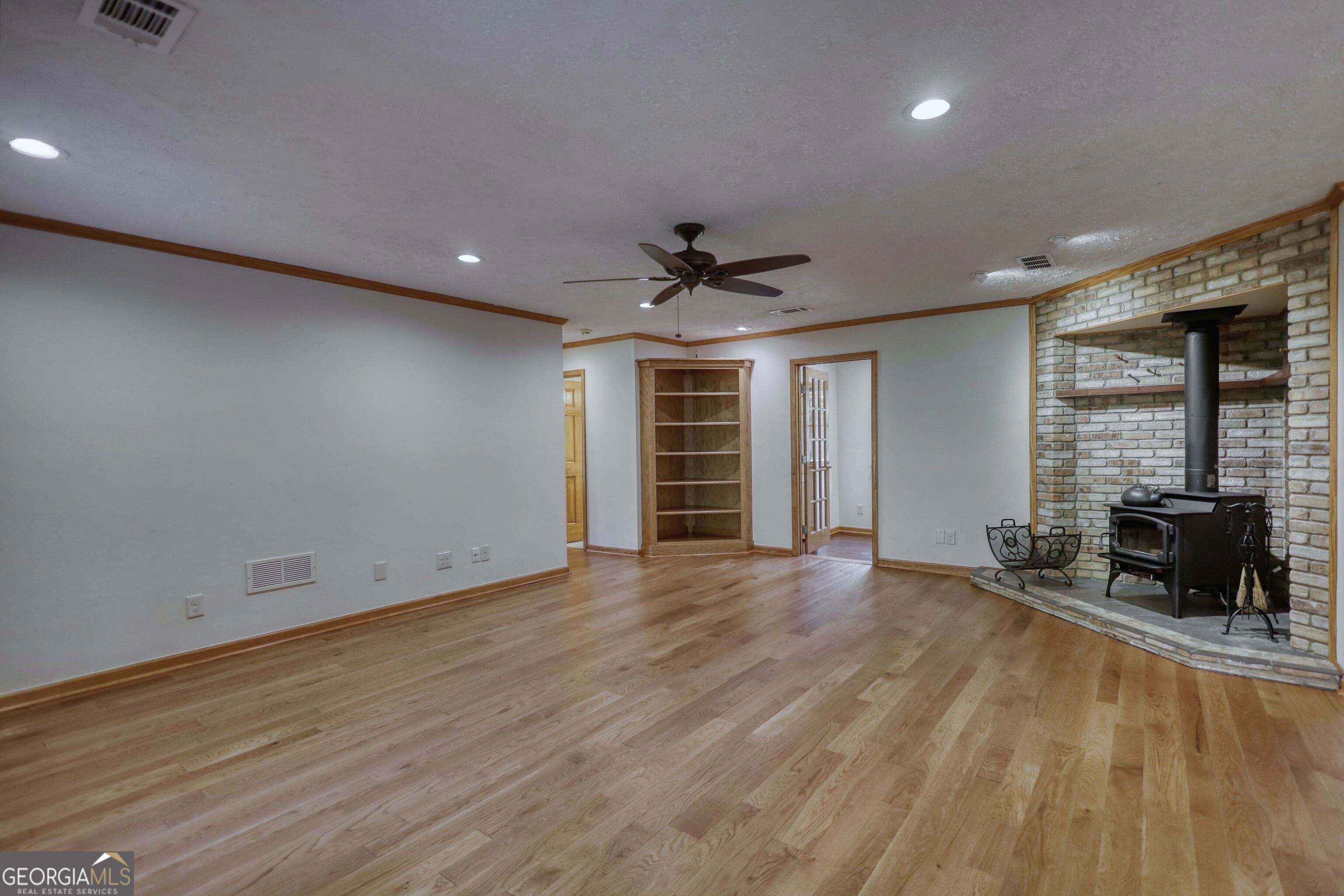 647 E Mays Road Property Photo 6