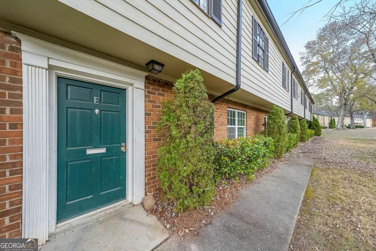 400 Winding River Drive Property Photo 3
