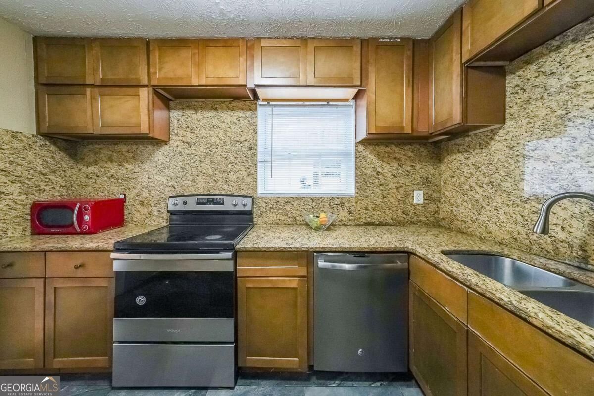 400 Winding River Drive Property Photo 12