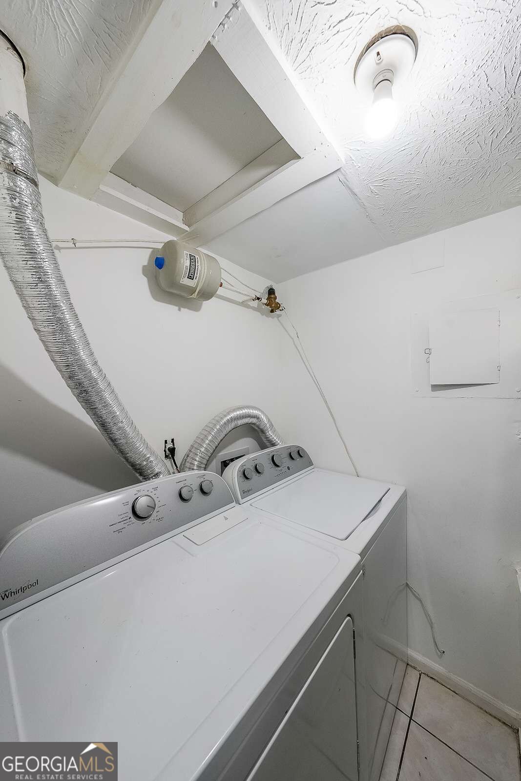 400 Winding River Drive Property Photo 13