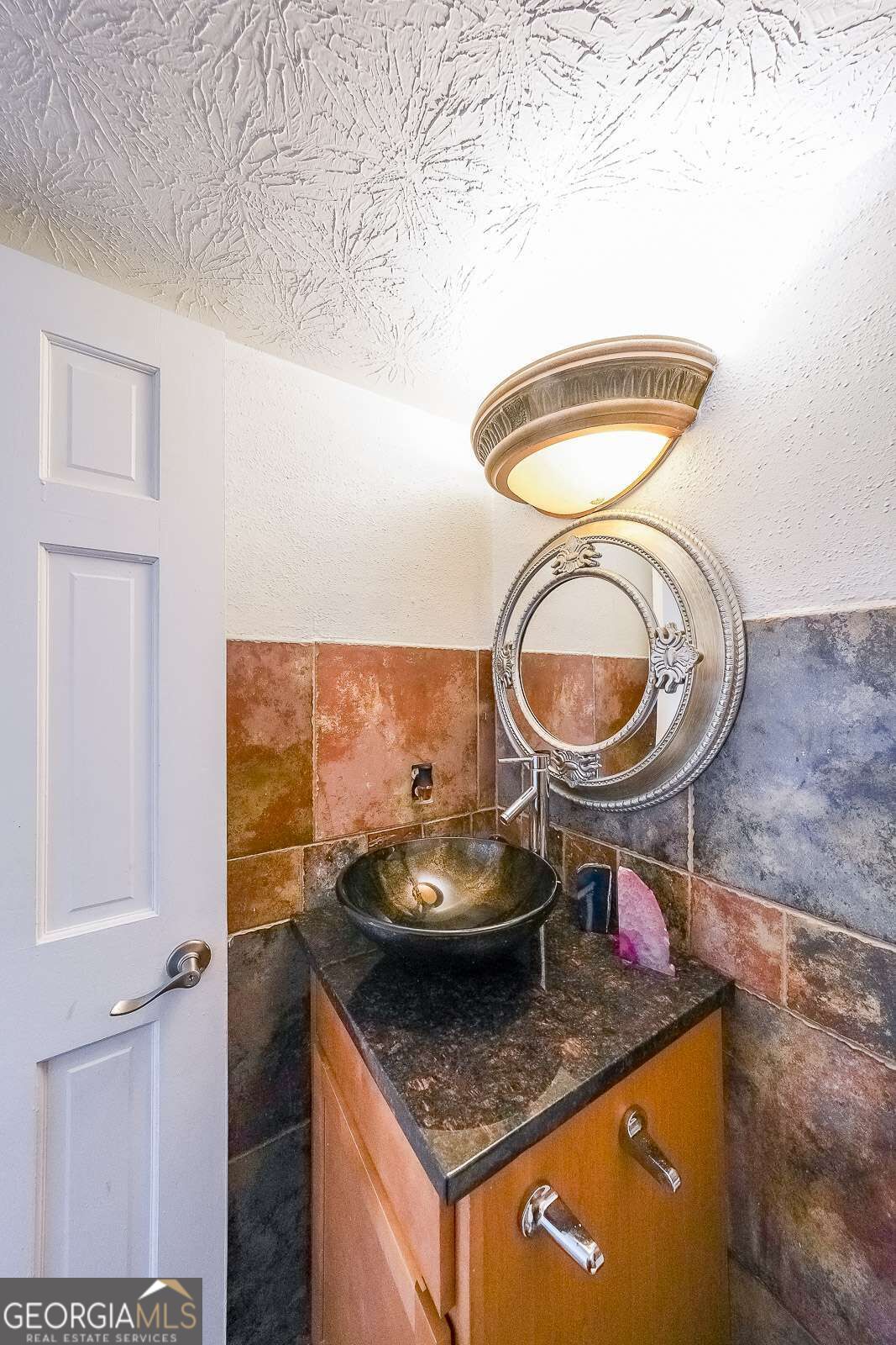 400 Winding River Drive Property Photo 15
