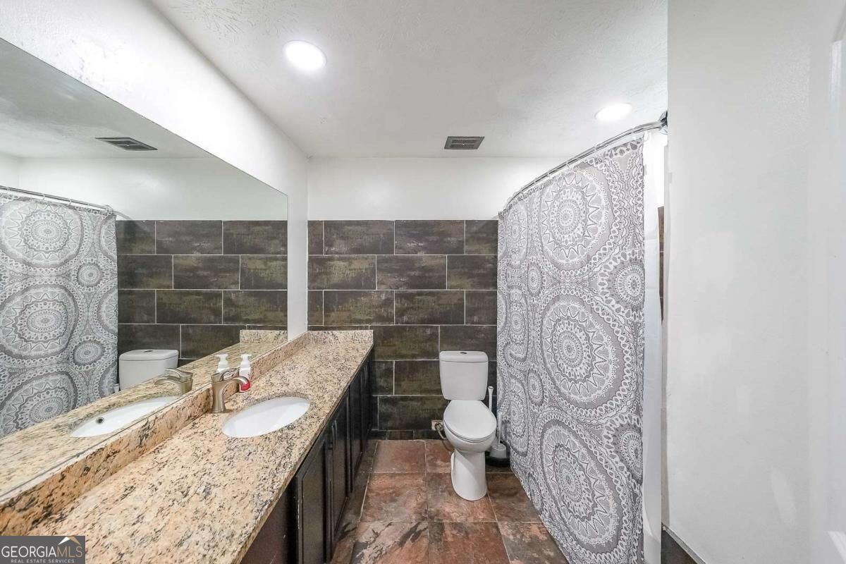 400 Winding River Drive Property Photo 19