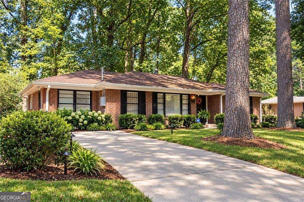 2661 Collier Drive NW Property Photo 1