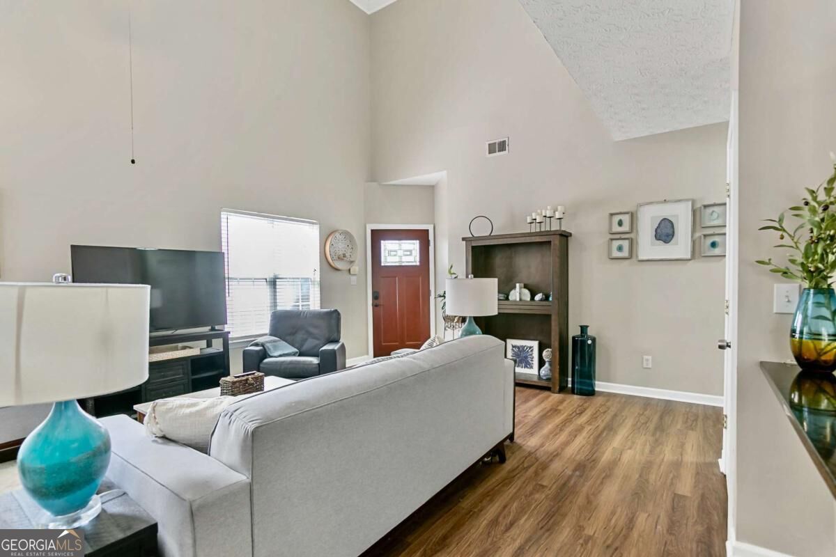 2505 Thorngate Drive Property Photo 7