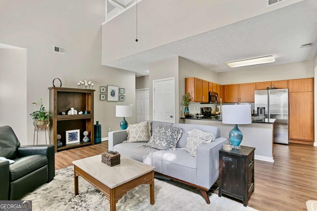 2505 Thorngate Drive Property Photo 11