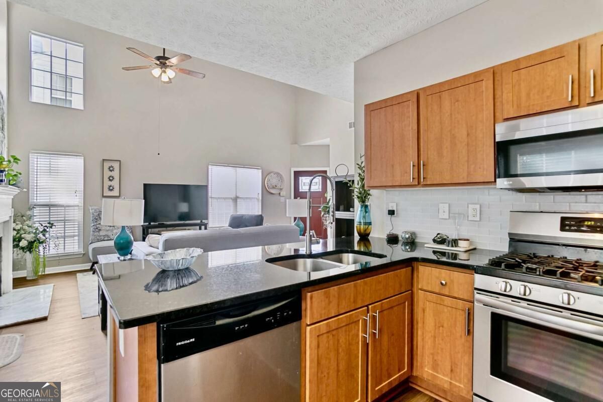 2505 Thorngate Drive Property Photo 15