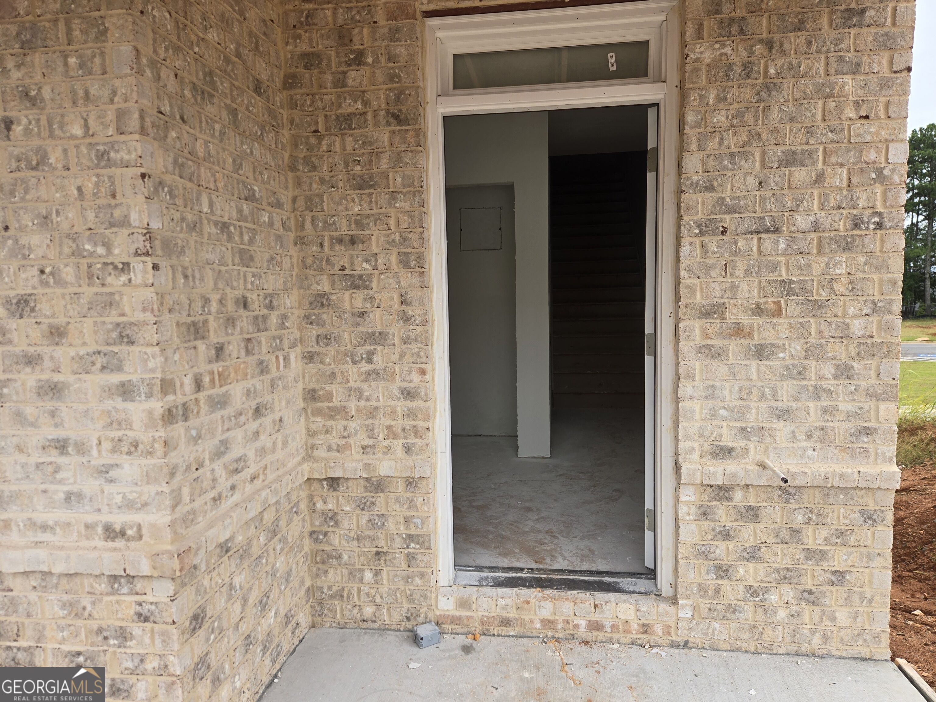 983 Homepark Circle Property Photo 3