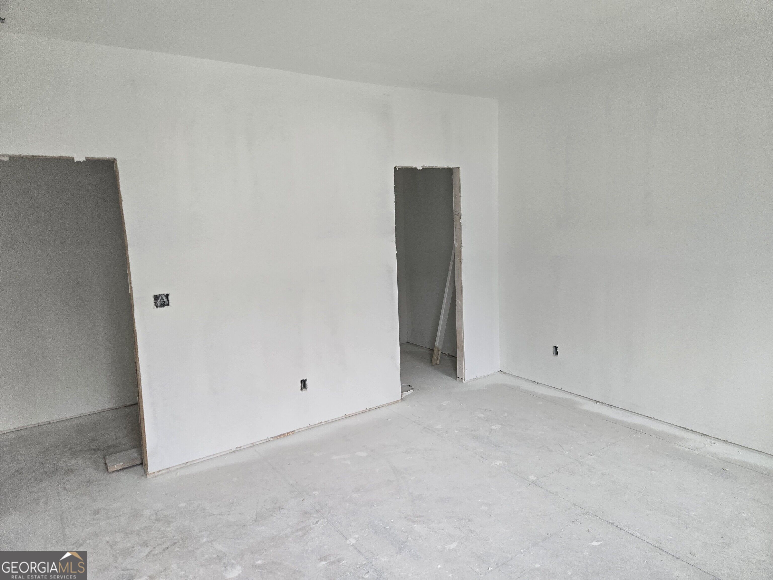 983 Homepark Circle Property Photo 10