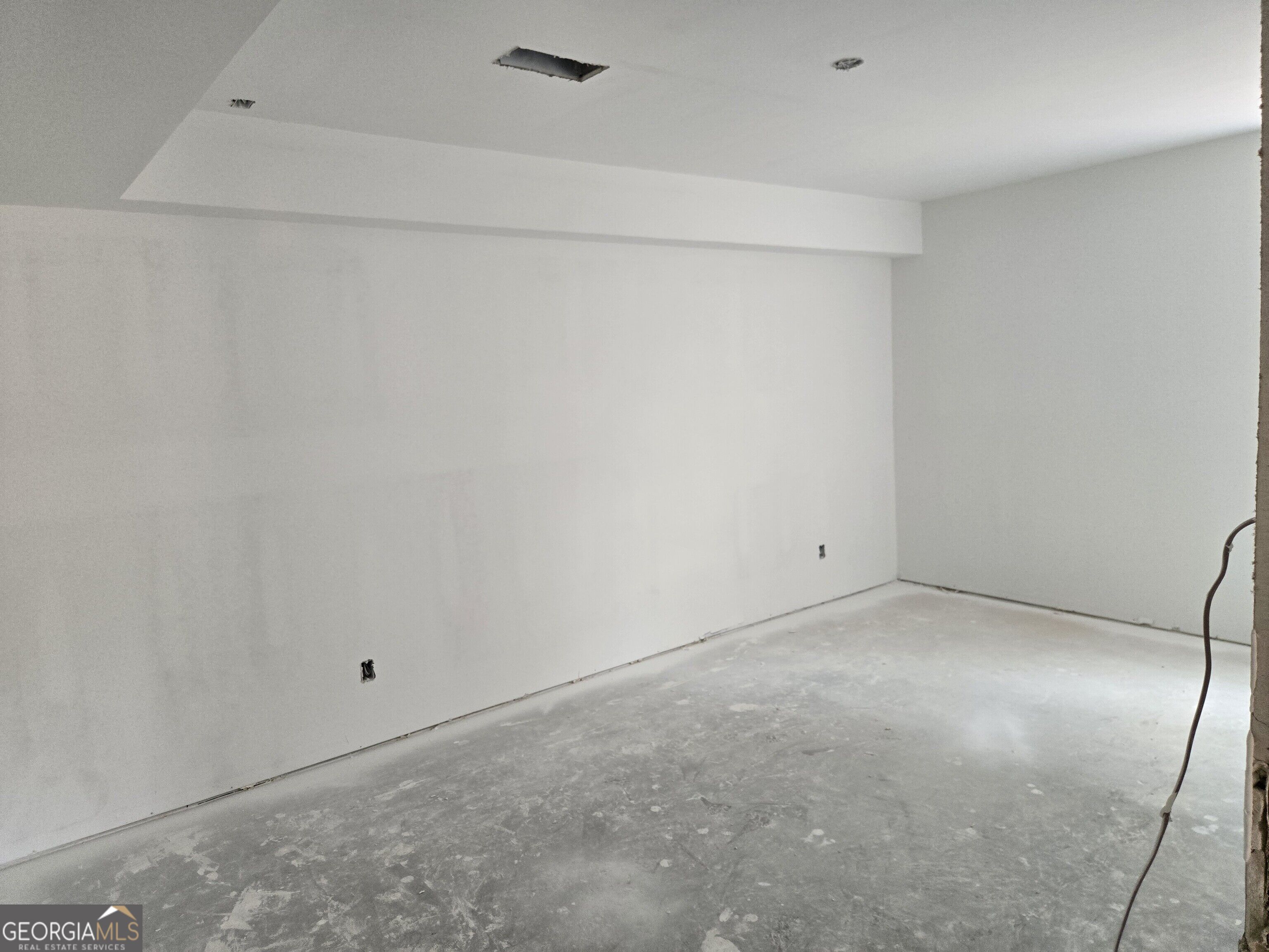 983 Homepark Circle Property Photo 16