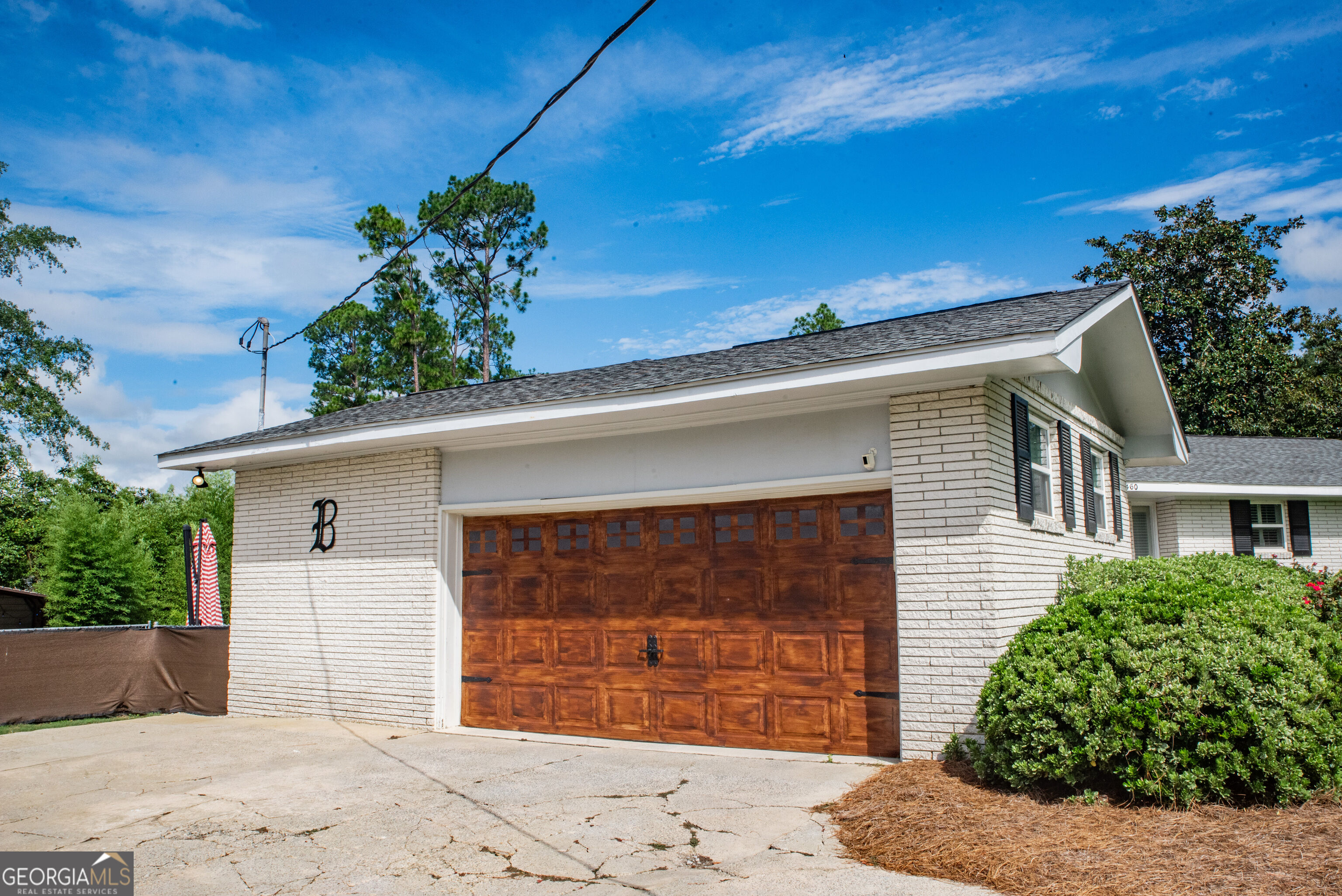 460 S College Street Property Photo 3