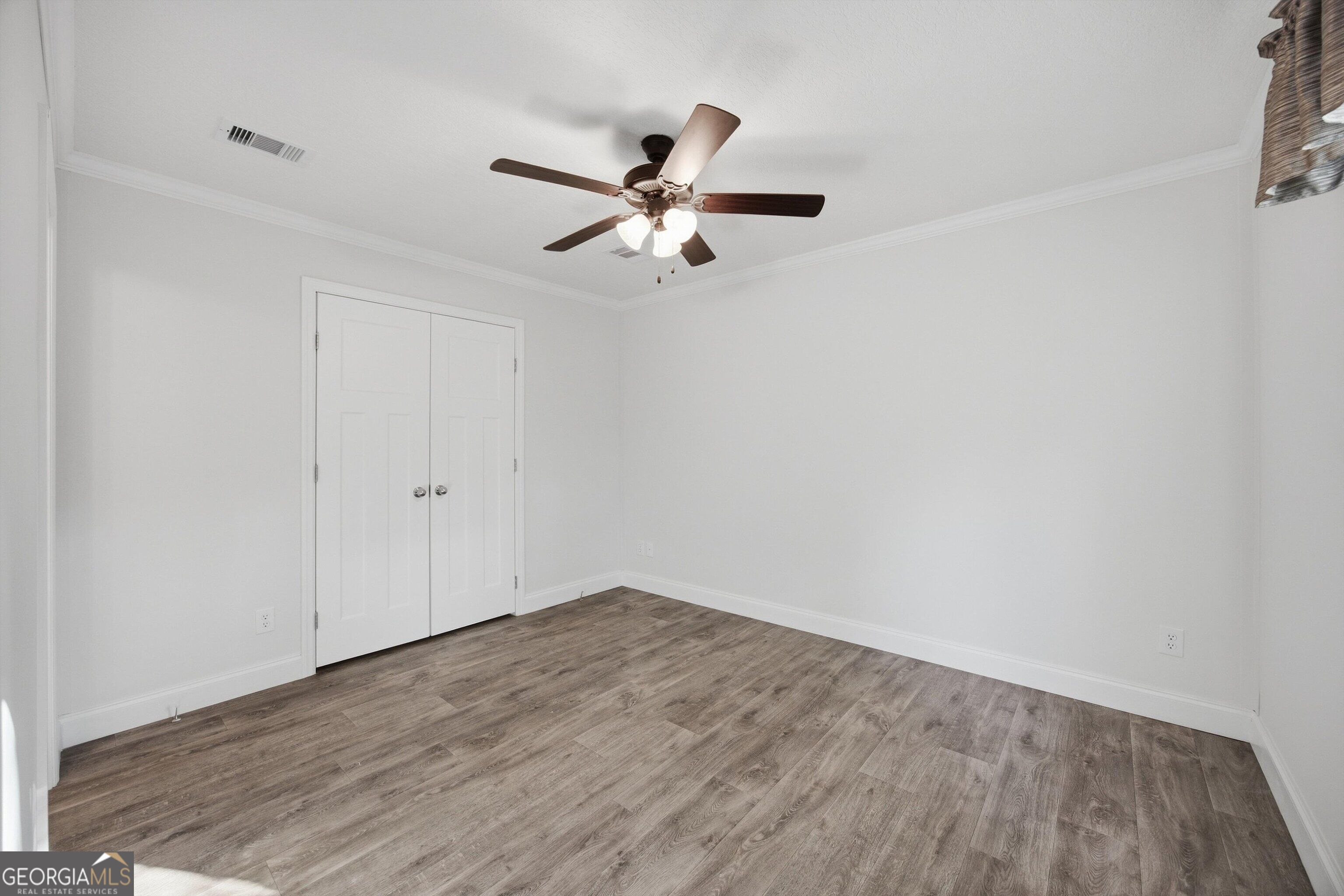 516 Lee Joan Drive Property Photo 6