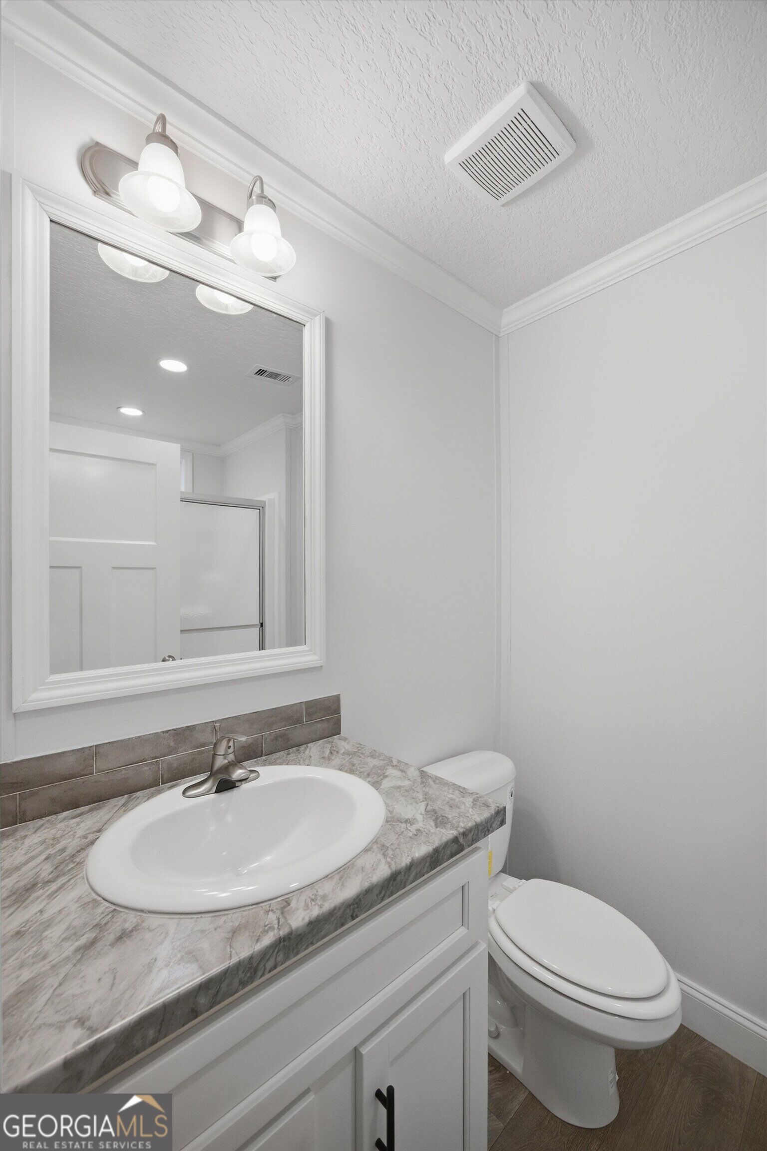 516 Lee Joan Drive Property Photo 8