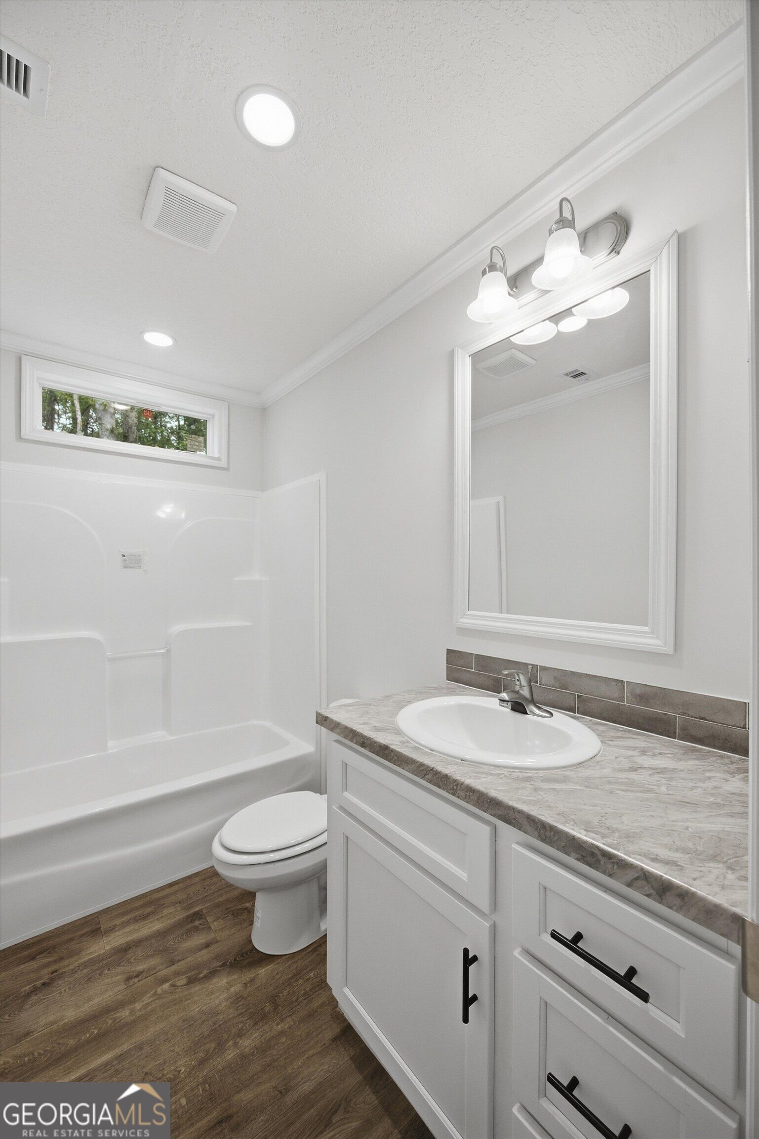 516 Lee Joan Drive Property Photo 10